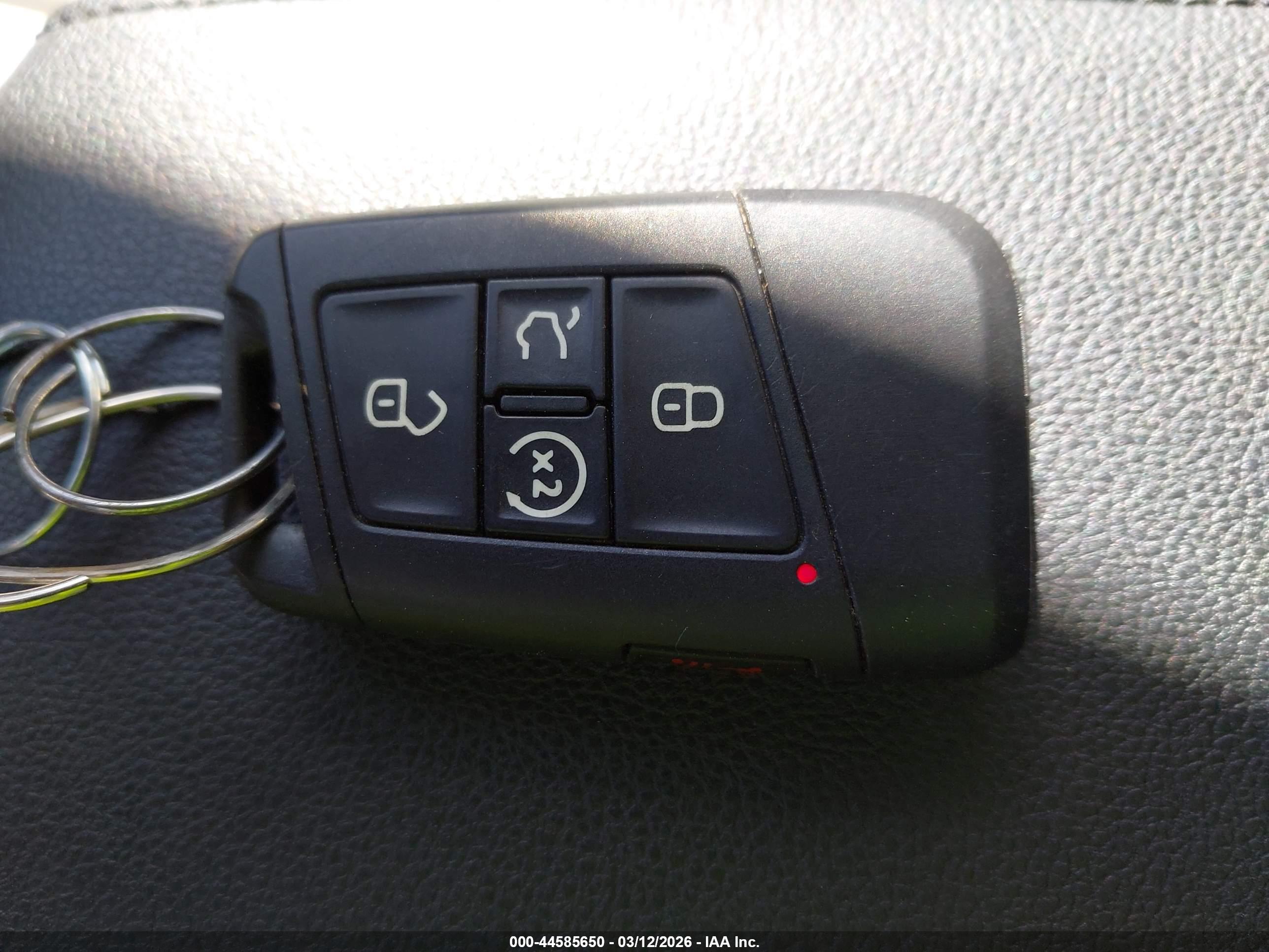 VOLKSWAGEN TIGUAN image 11