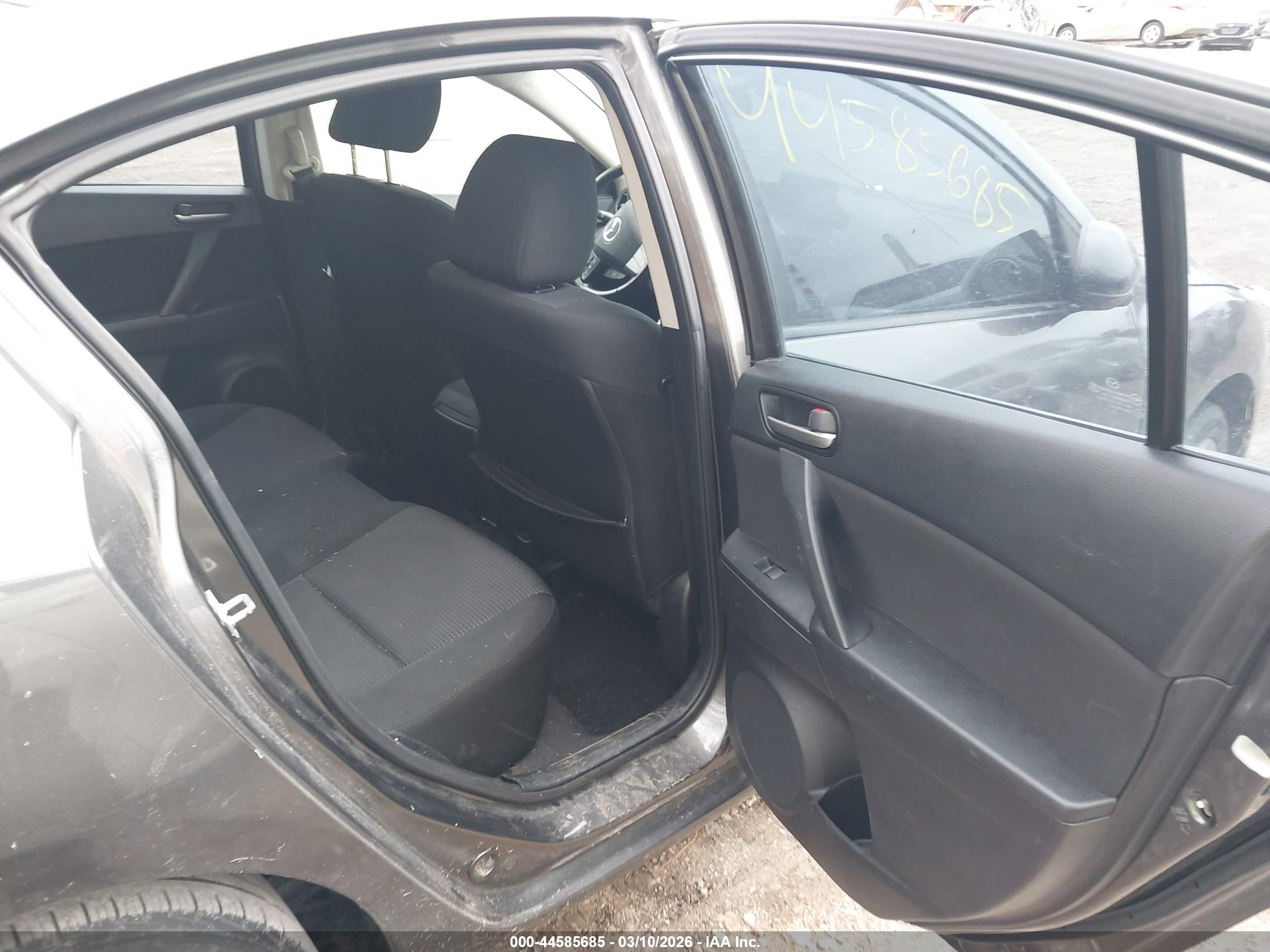 MAZDA MAZDA3 image 8