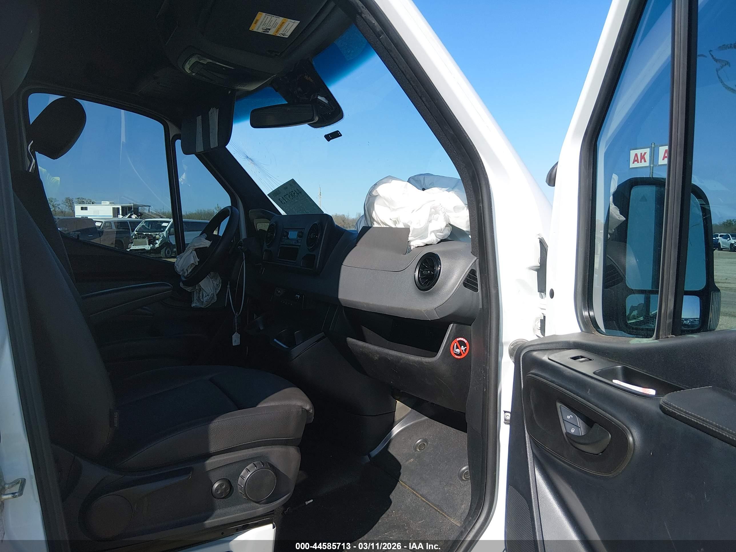MERCEDES-BENZ SPRINTER image 5