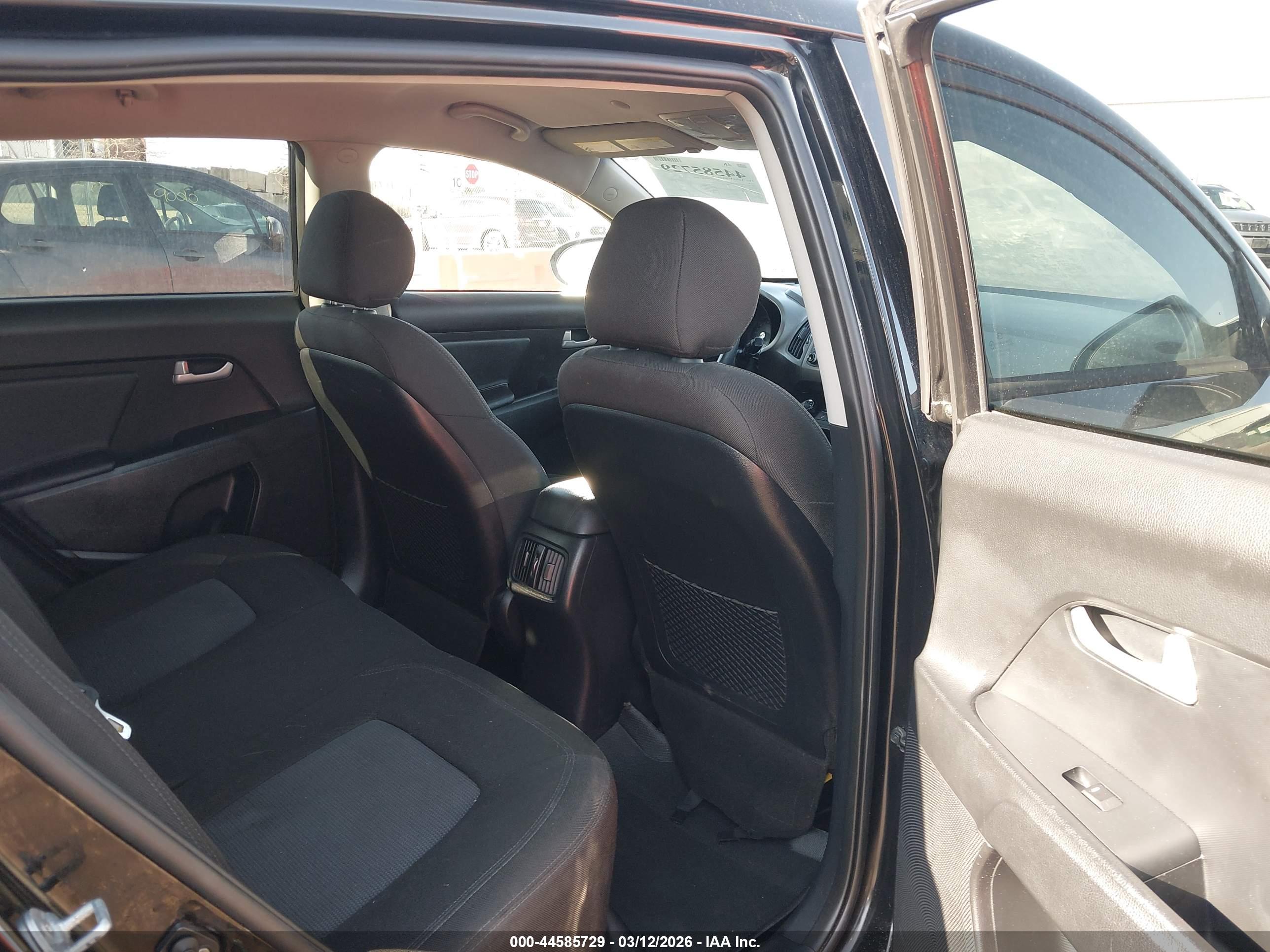 KIA SPORTAGE image 8