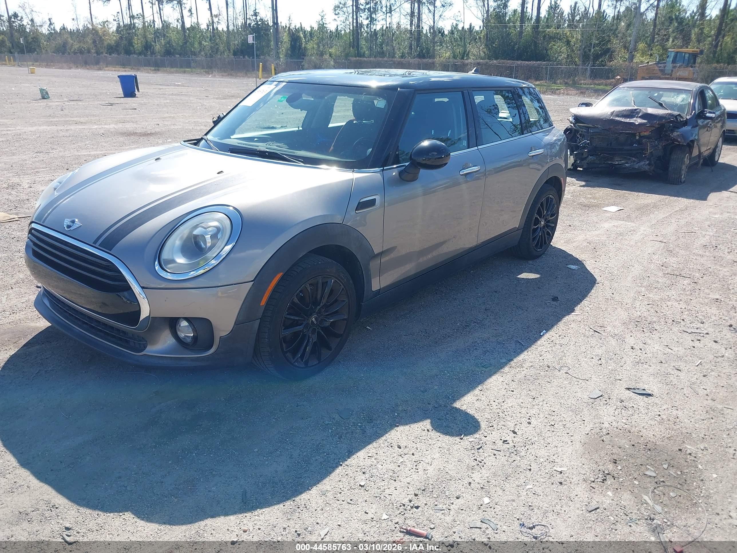 MINI CLUBMAN image 2