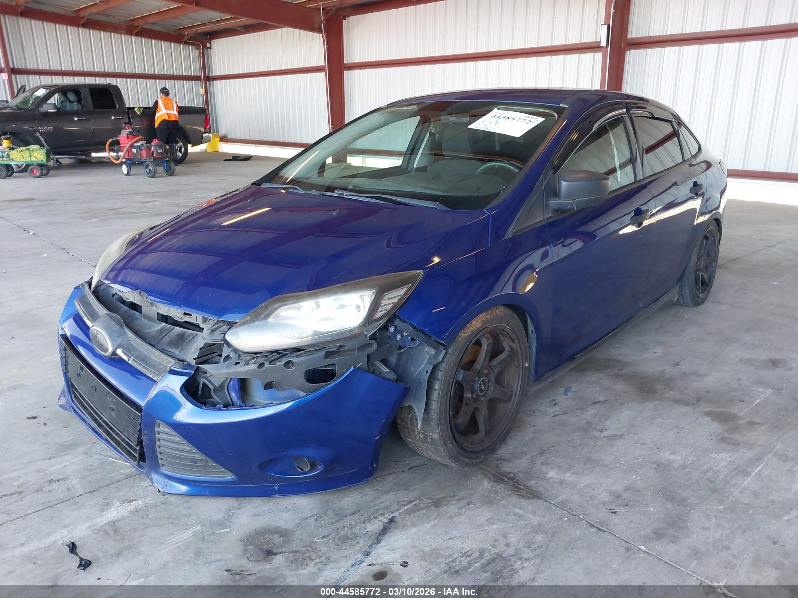 FORD FOCUS image 2