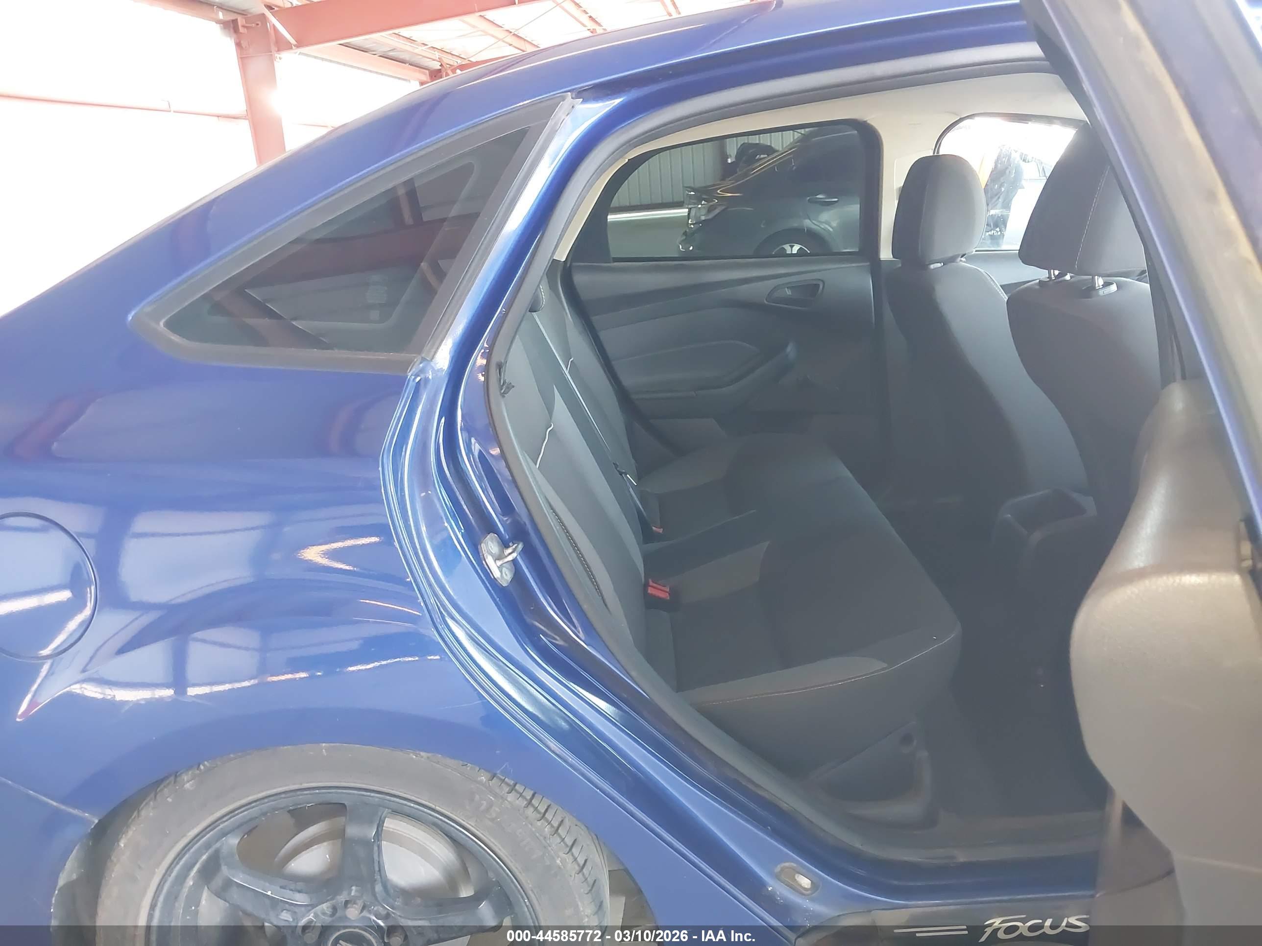 FORD FOCUS image 8