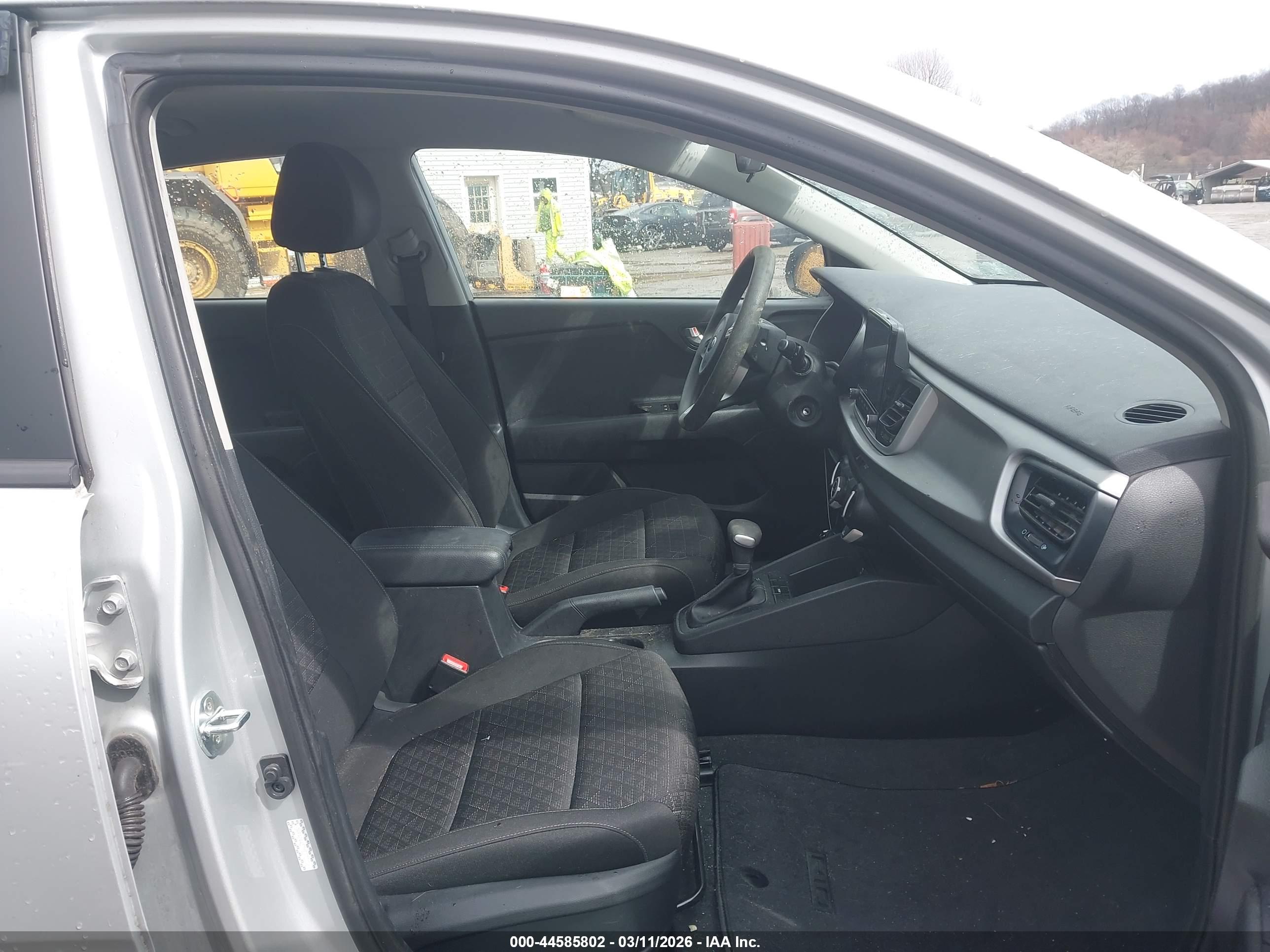 KIA RIO image 5