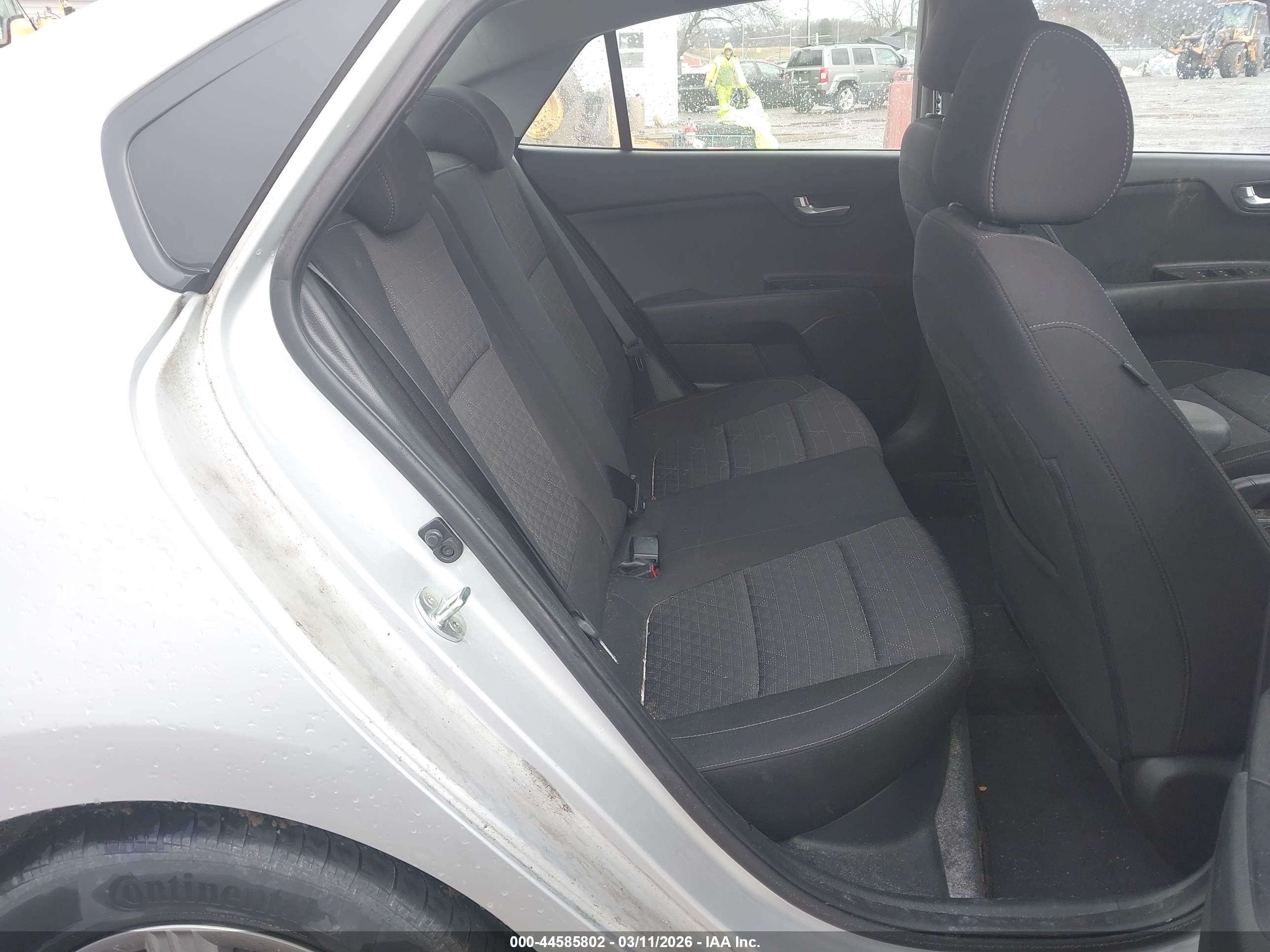 KIA RIO image 8