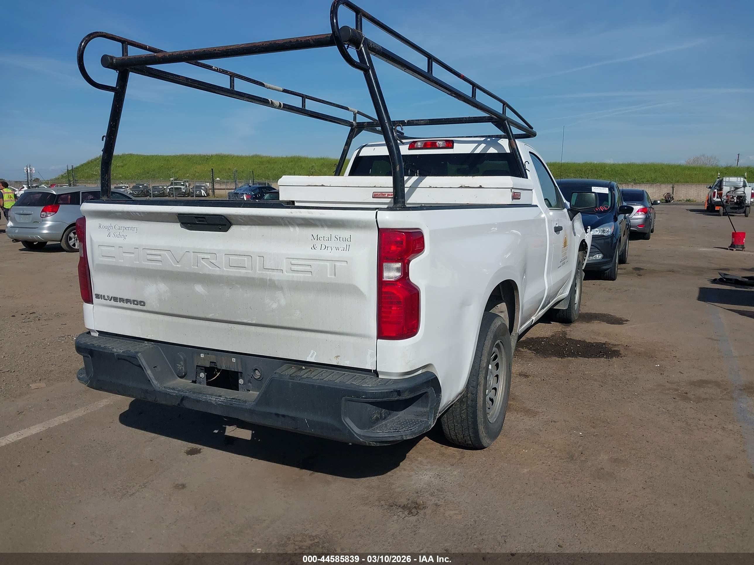 CHEVROLET SILVERADO image 4