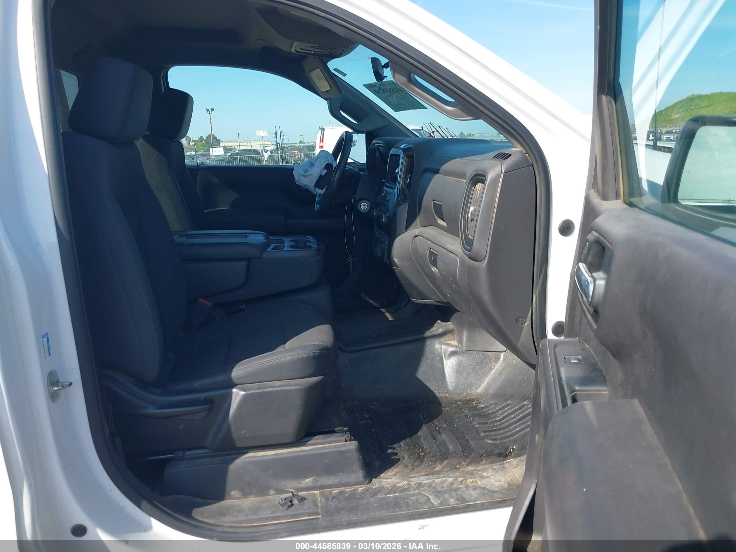CHEVROLET SILVERADO image 5