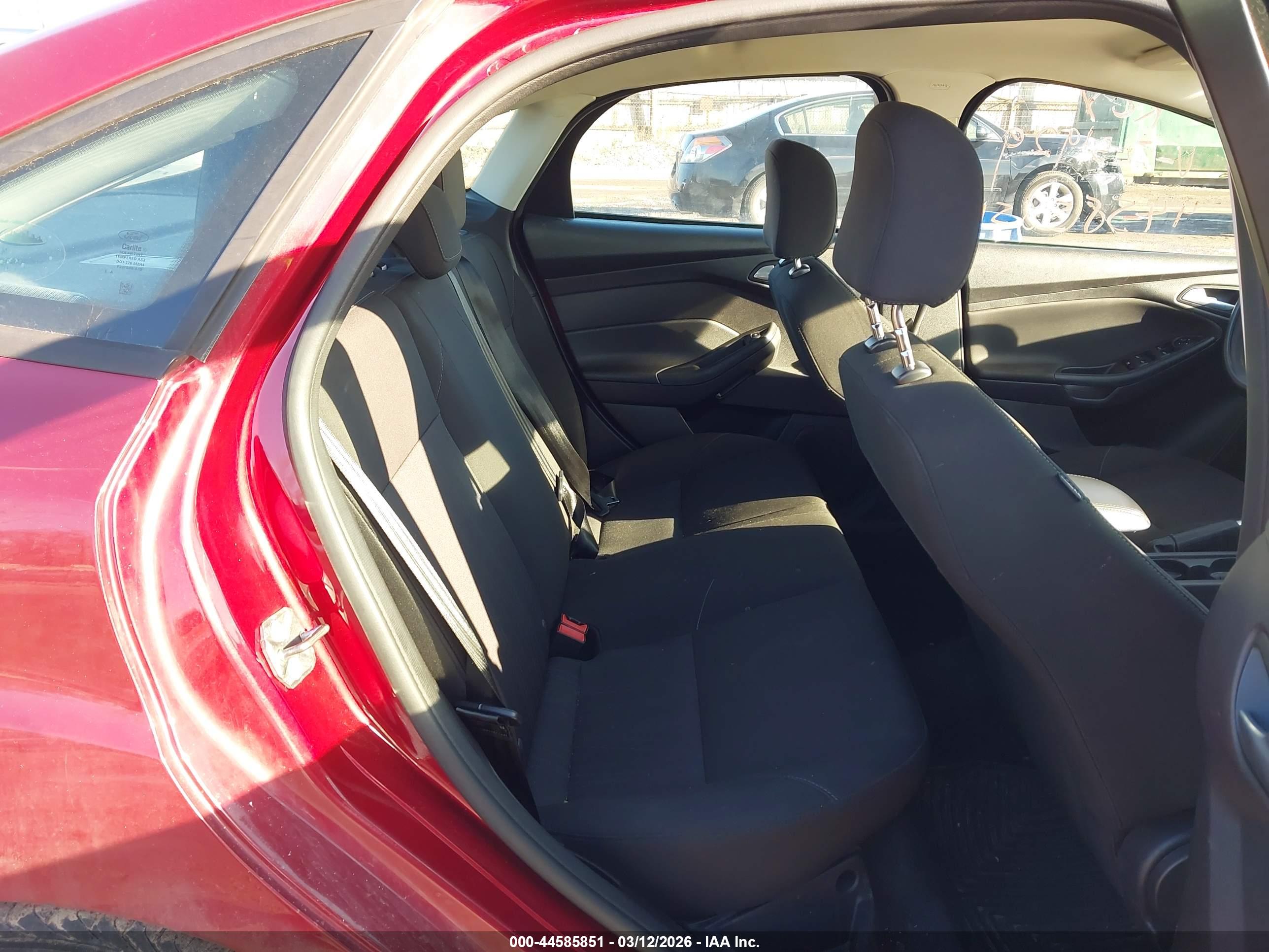 FORD FOCUS image 8