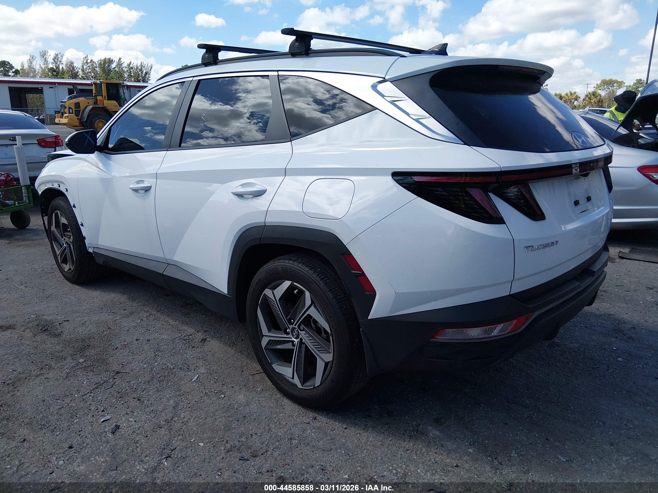 HYUNDAI TUCSON image 3