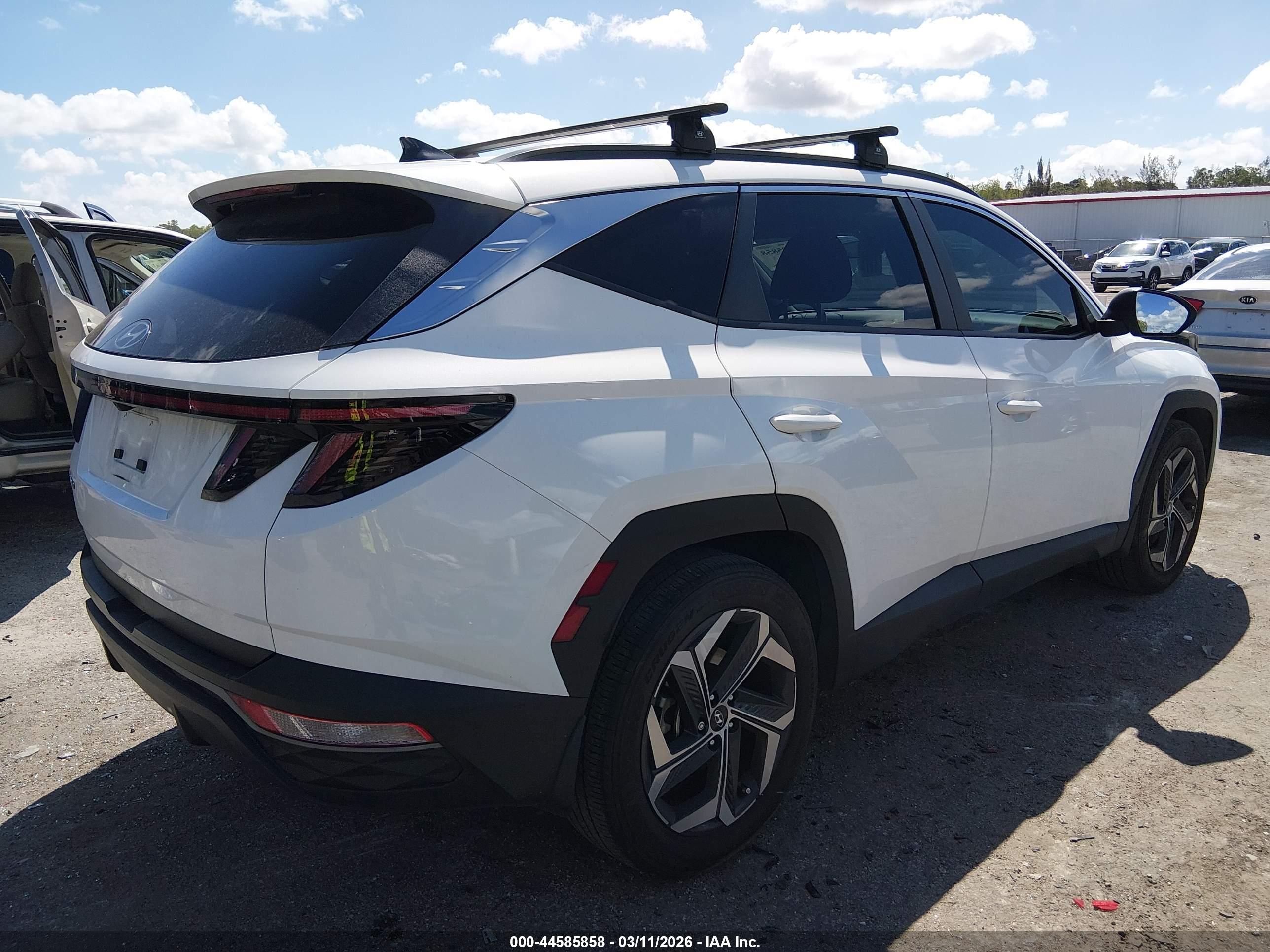 HYUNDAI TUCSON image 4