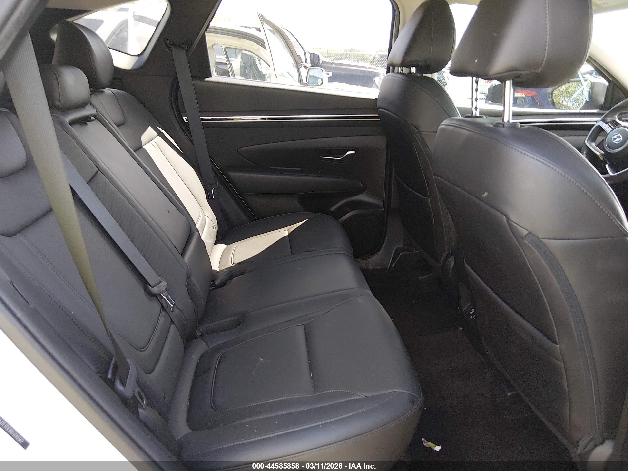 HYUNDAI TUCSON image 8