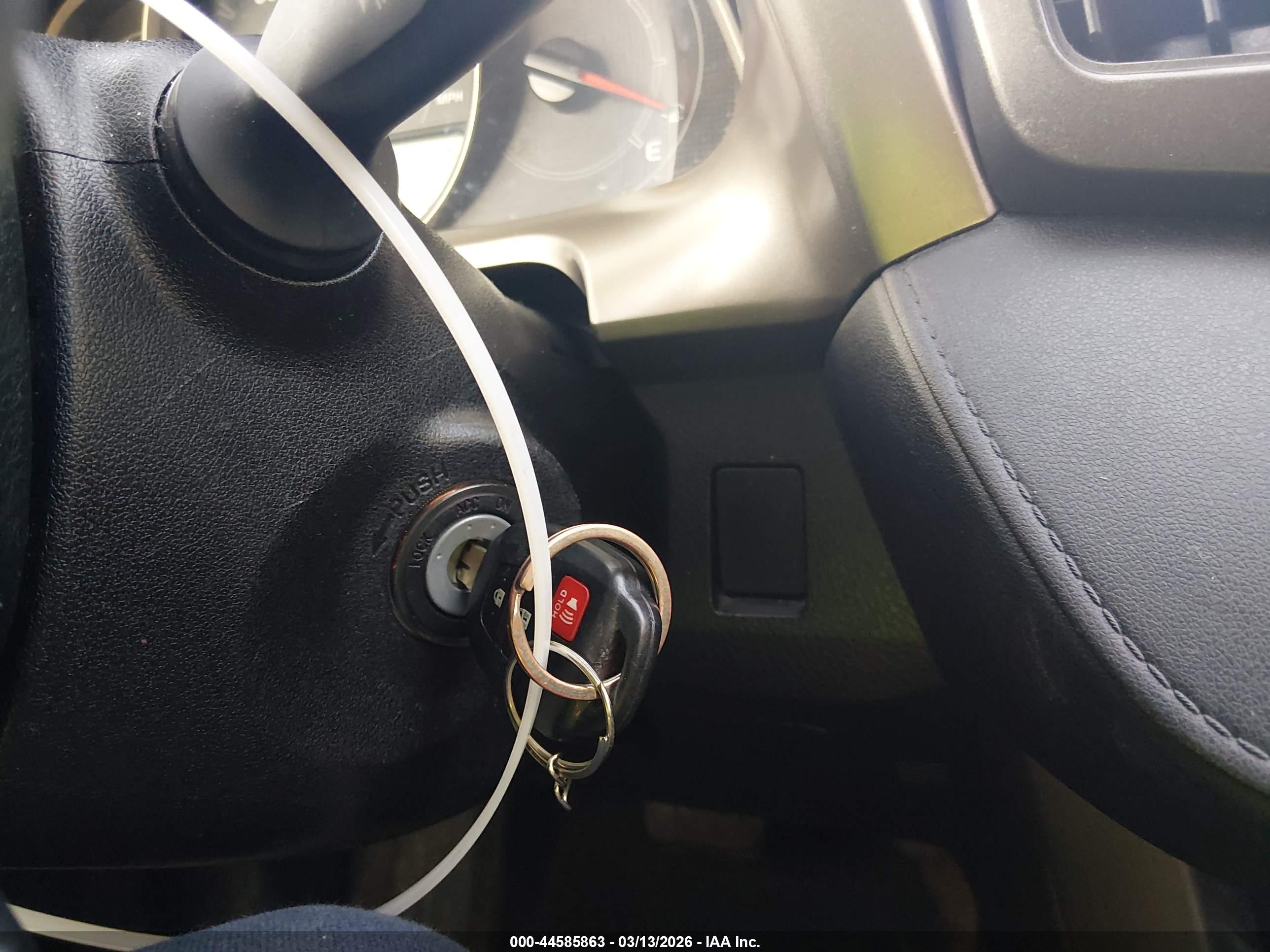 TOYOTA RAV4 image 11