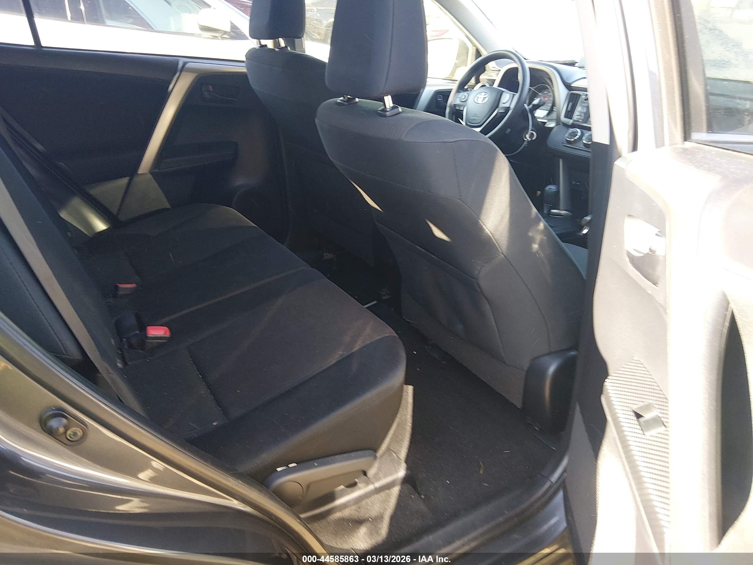 TOYOTA RAV4 image 8
