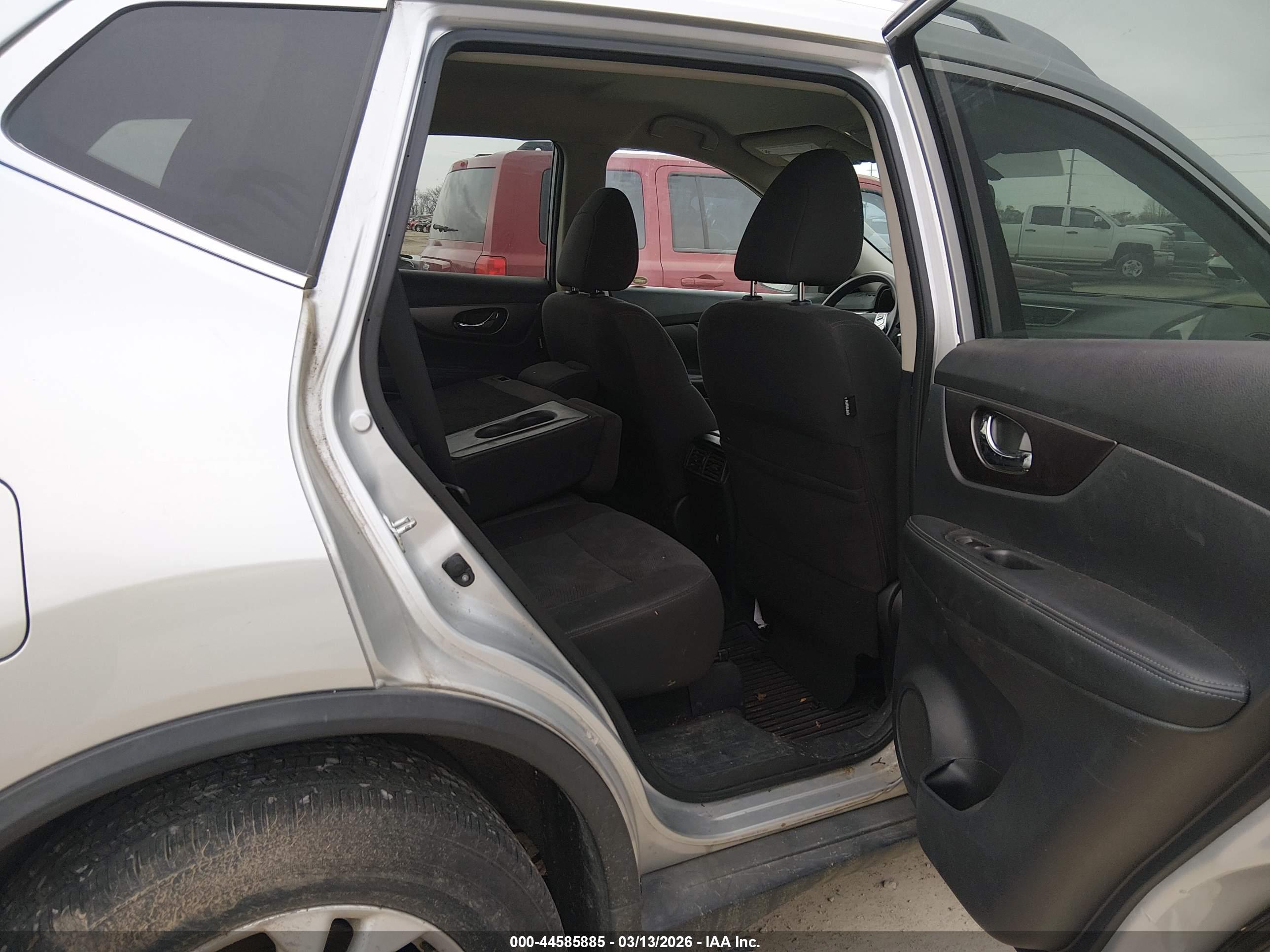 NISSAN ROGUE image 8