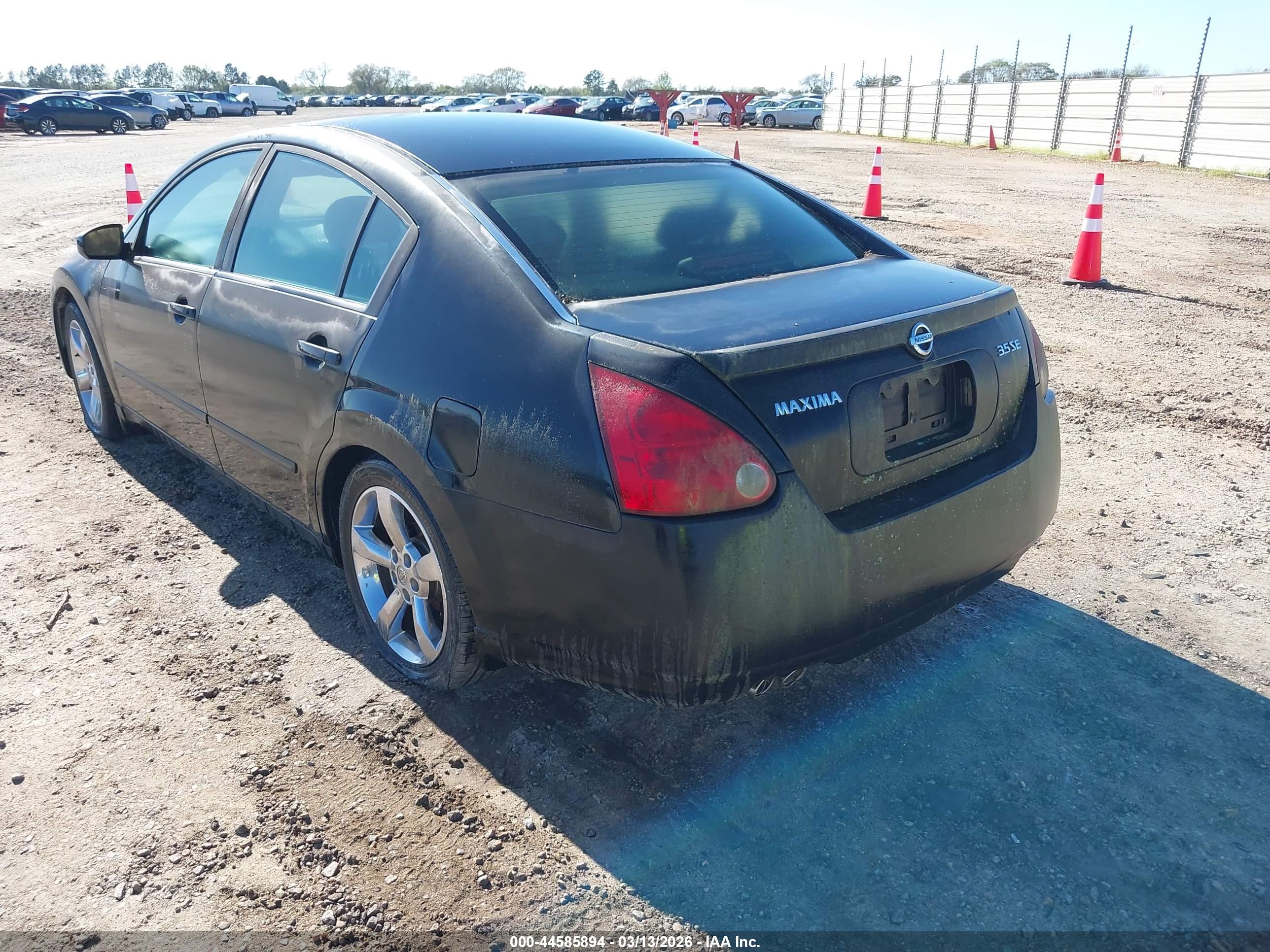 NISSAN MAXIMA image 3