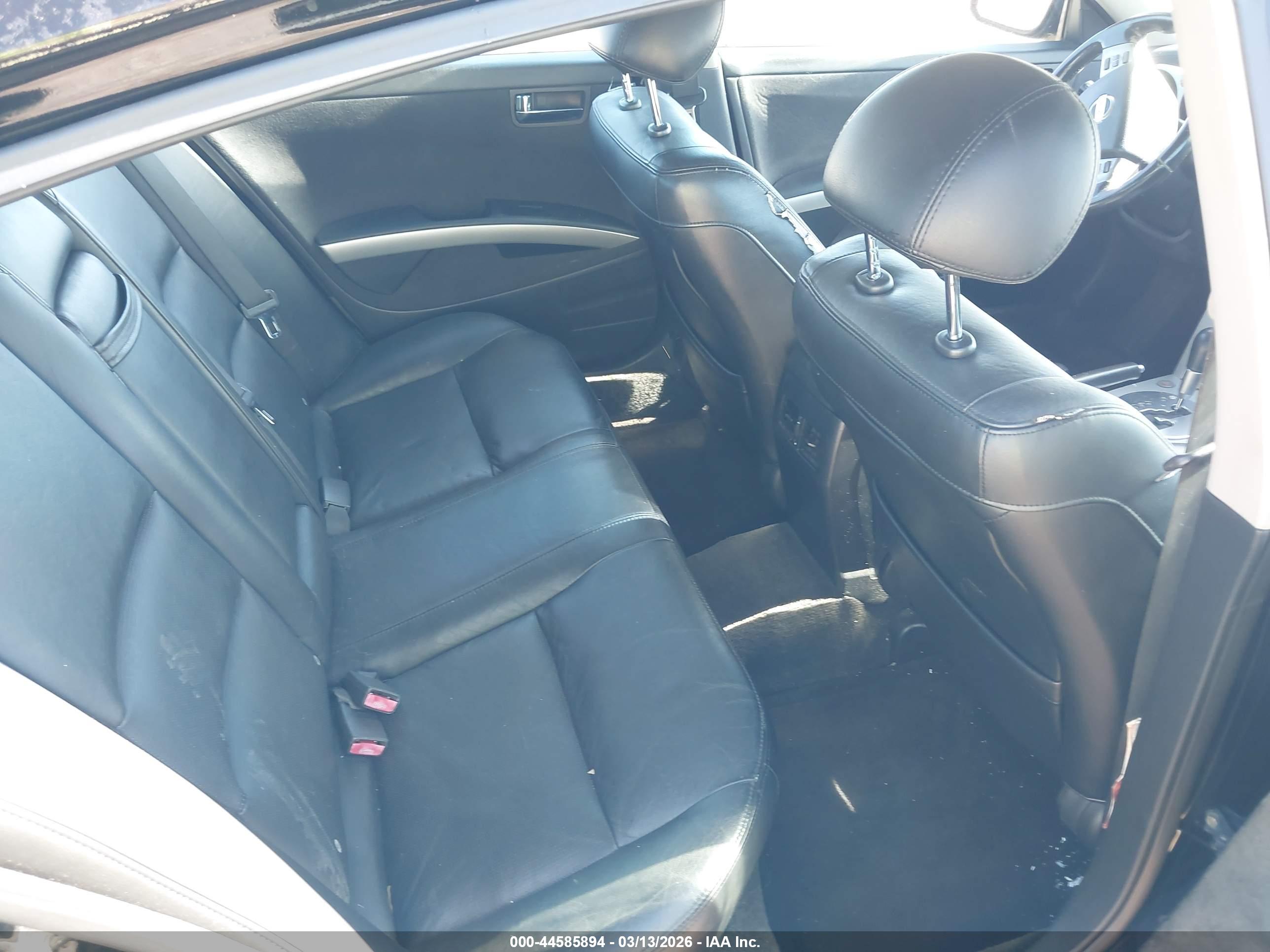 NISSAN MAXIMA image 8