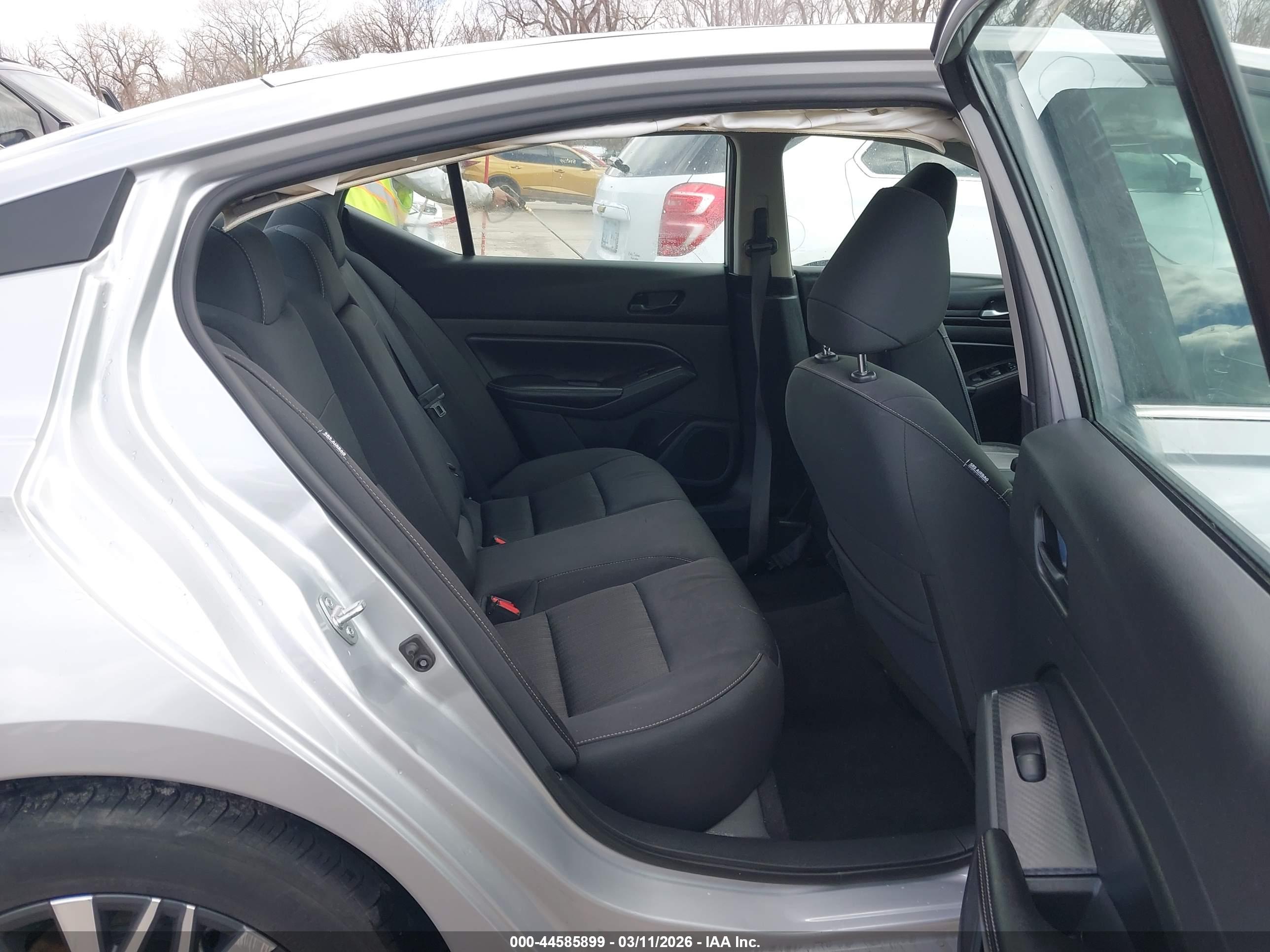 NISSAN ALTIMA image 8