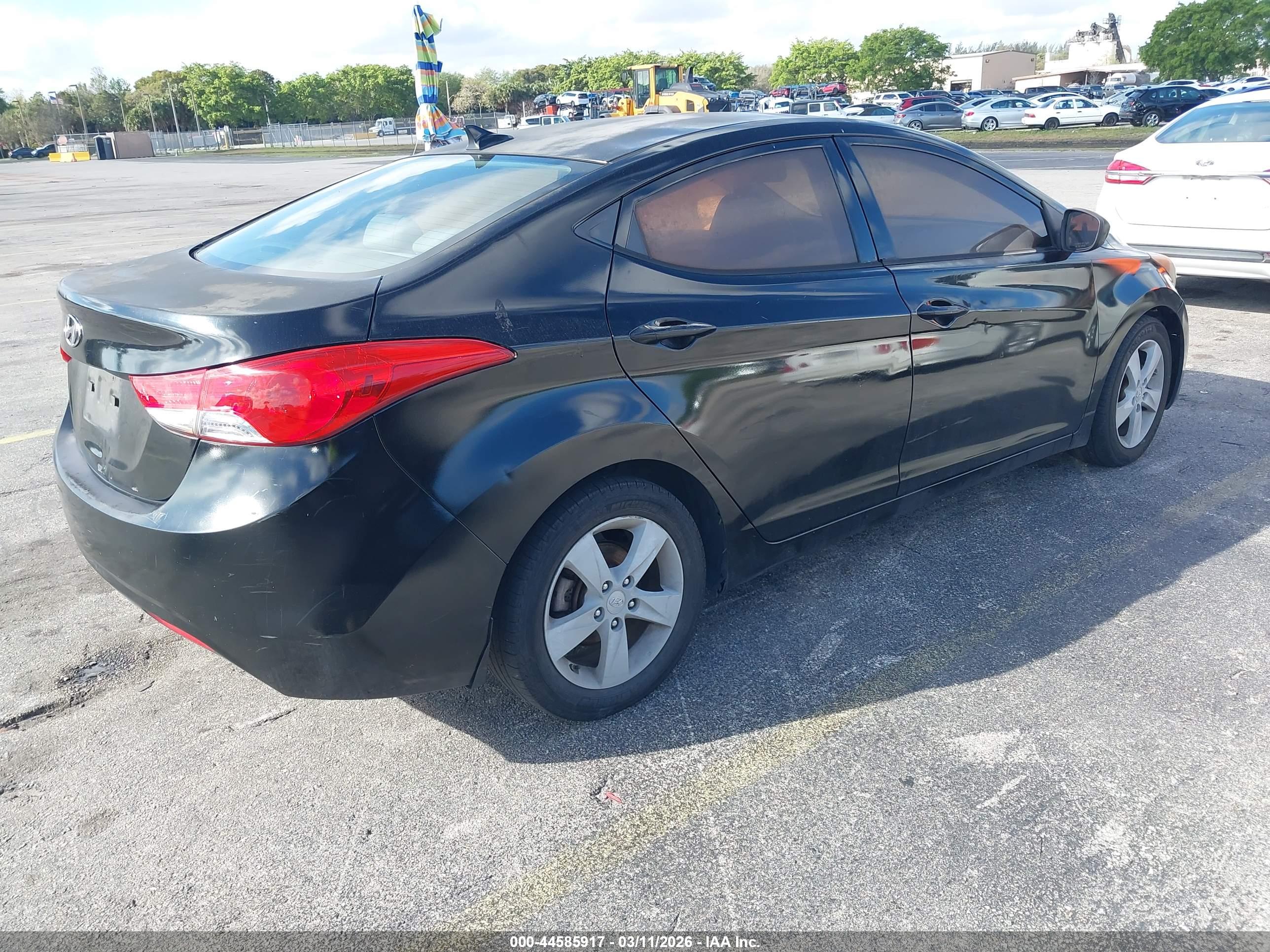 HYUNDAI ELANTRA image 4
