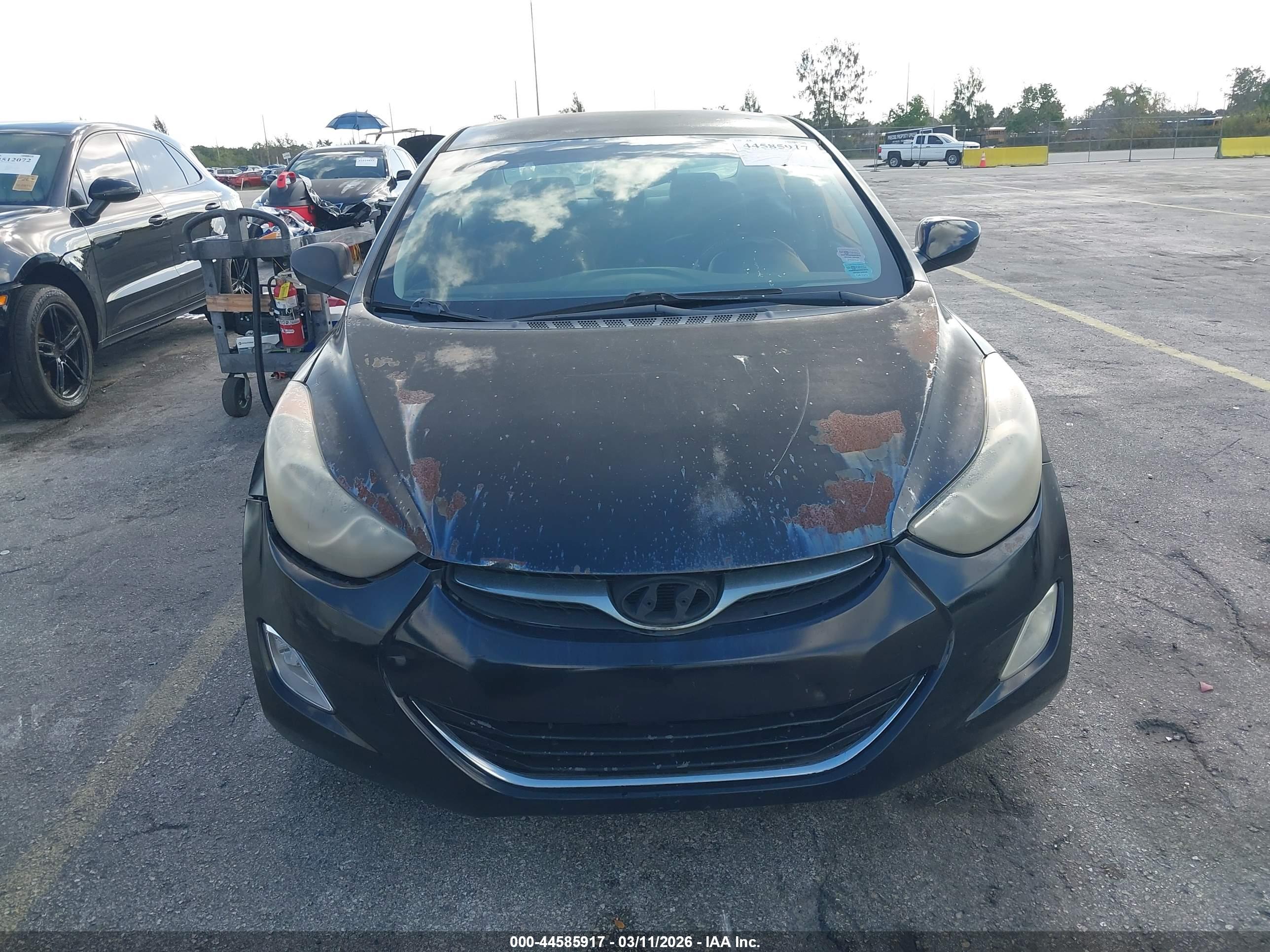HYUNDAI ELANTRA image 6