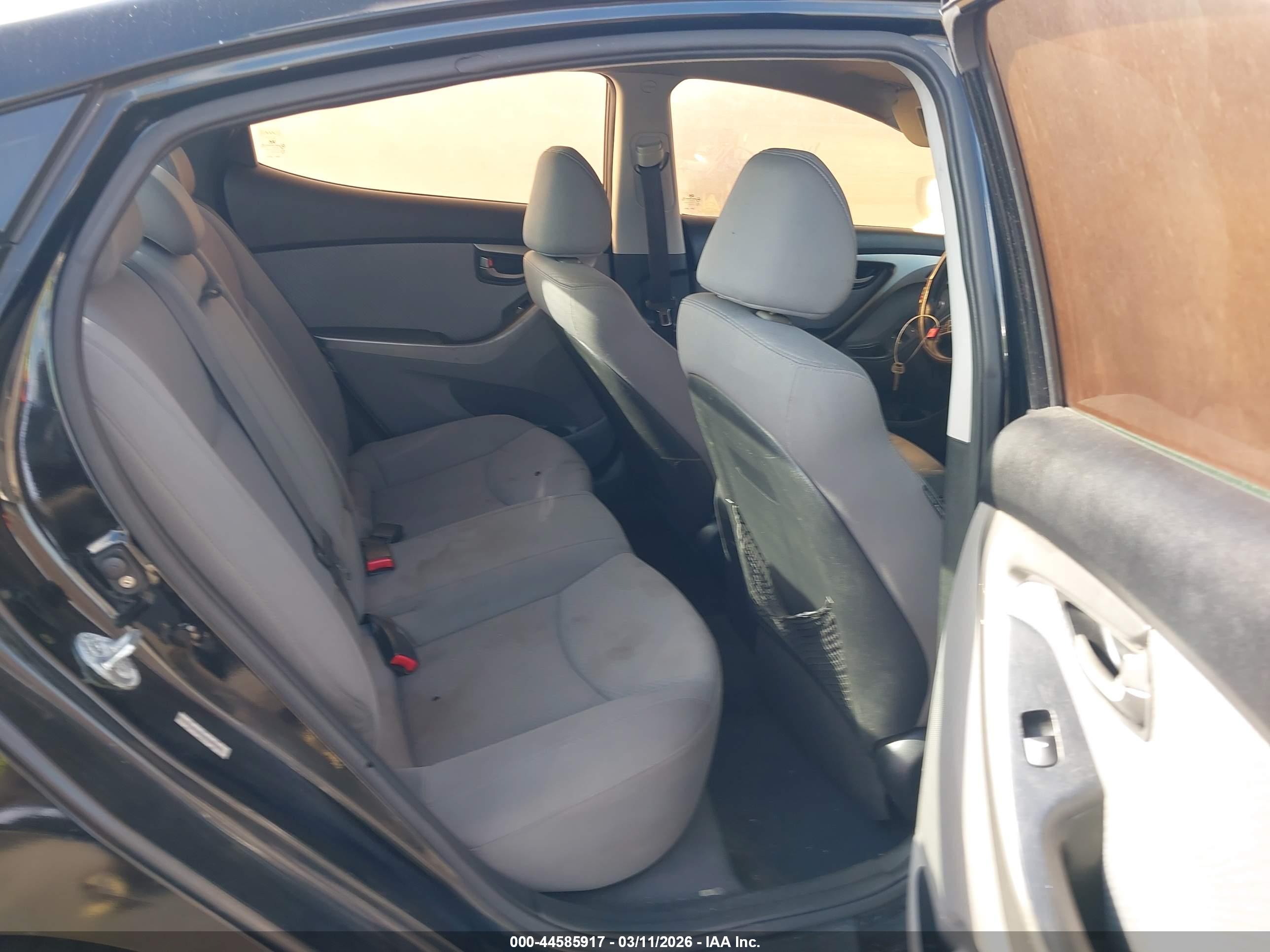 HYUNDAI ELANTRA image 8