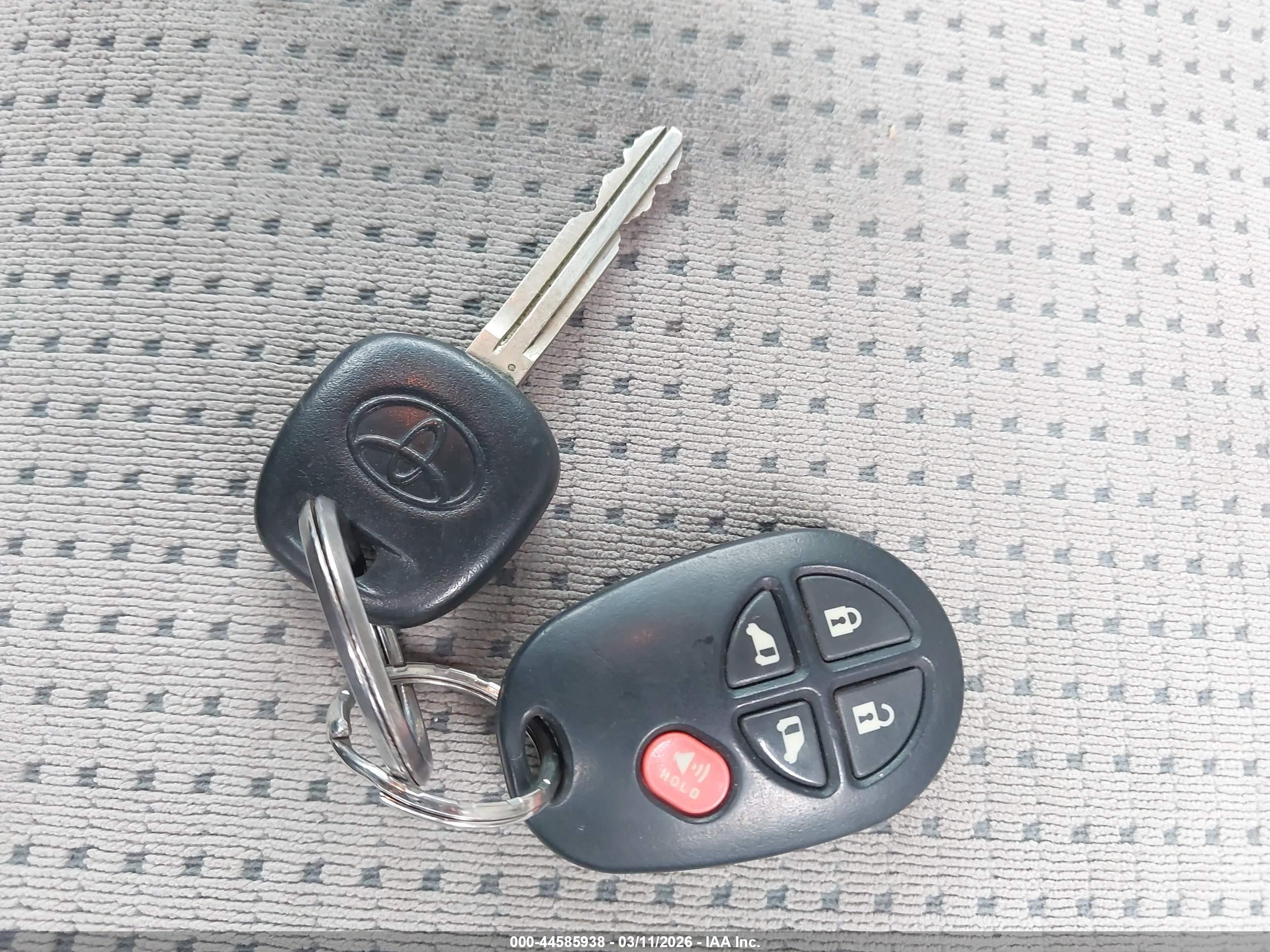 TOYOTA SIENNA image 11