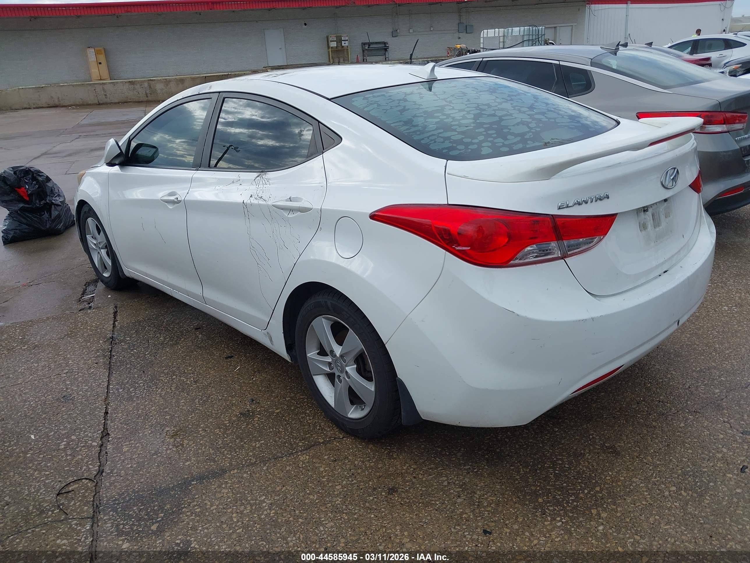 HYUNDAI ELANTRA image 3