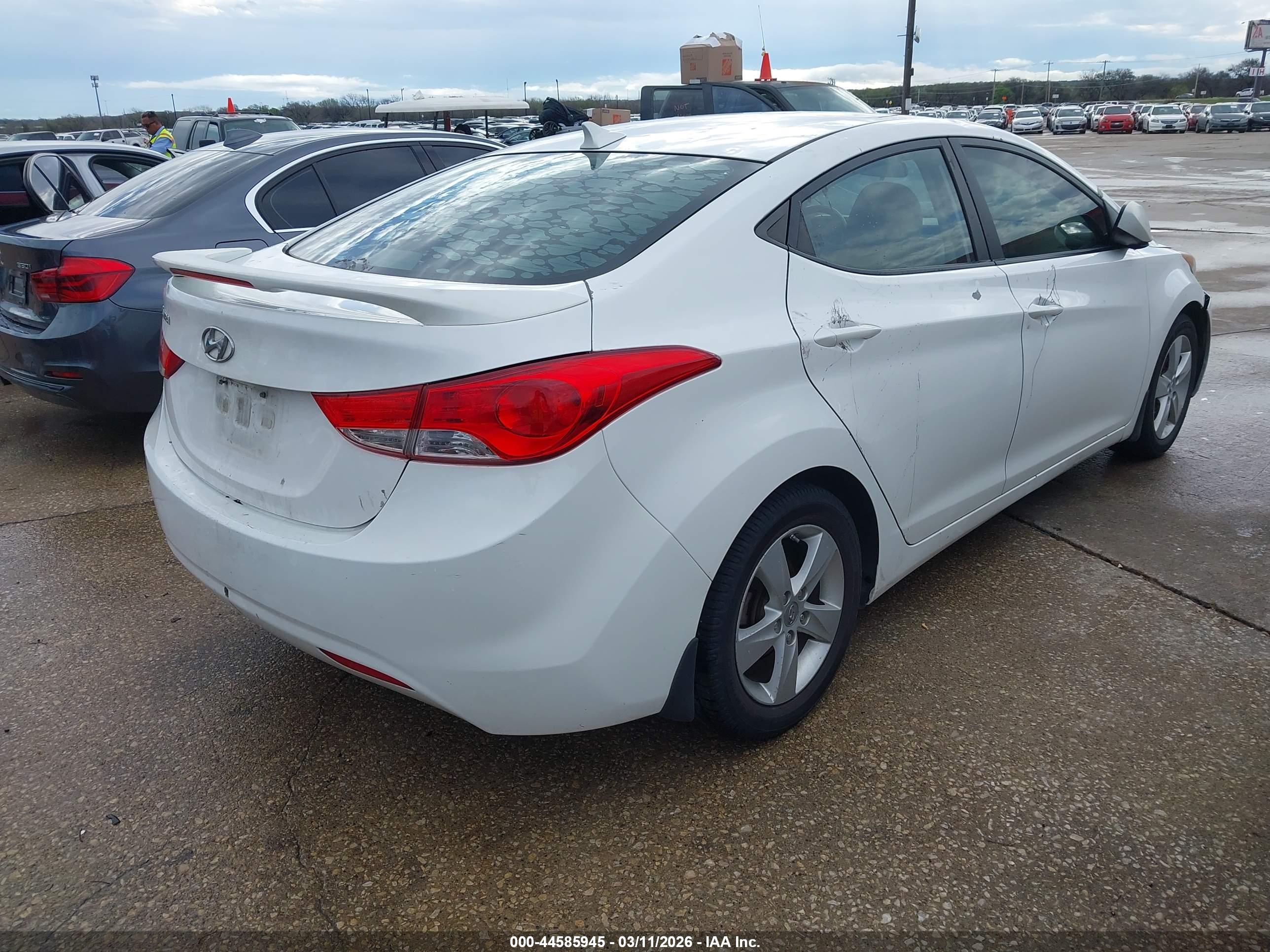 HYUNDAI ELANTRA image 4