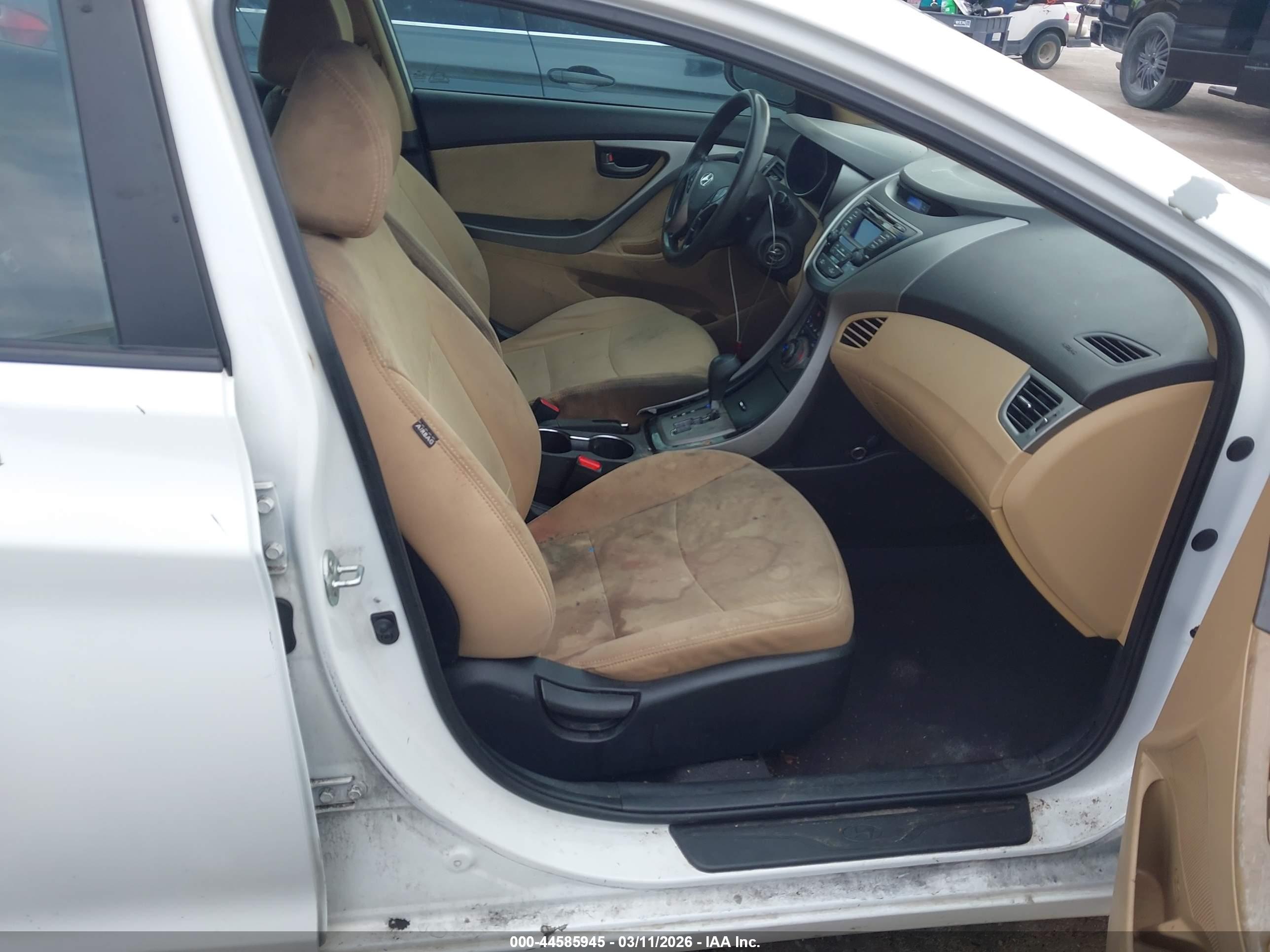 HYUNDAI ELANTRA image 5