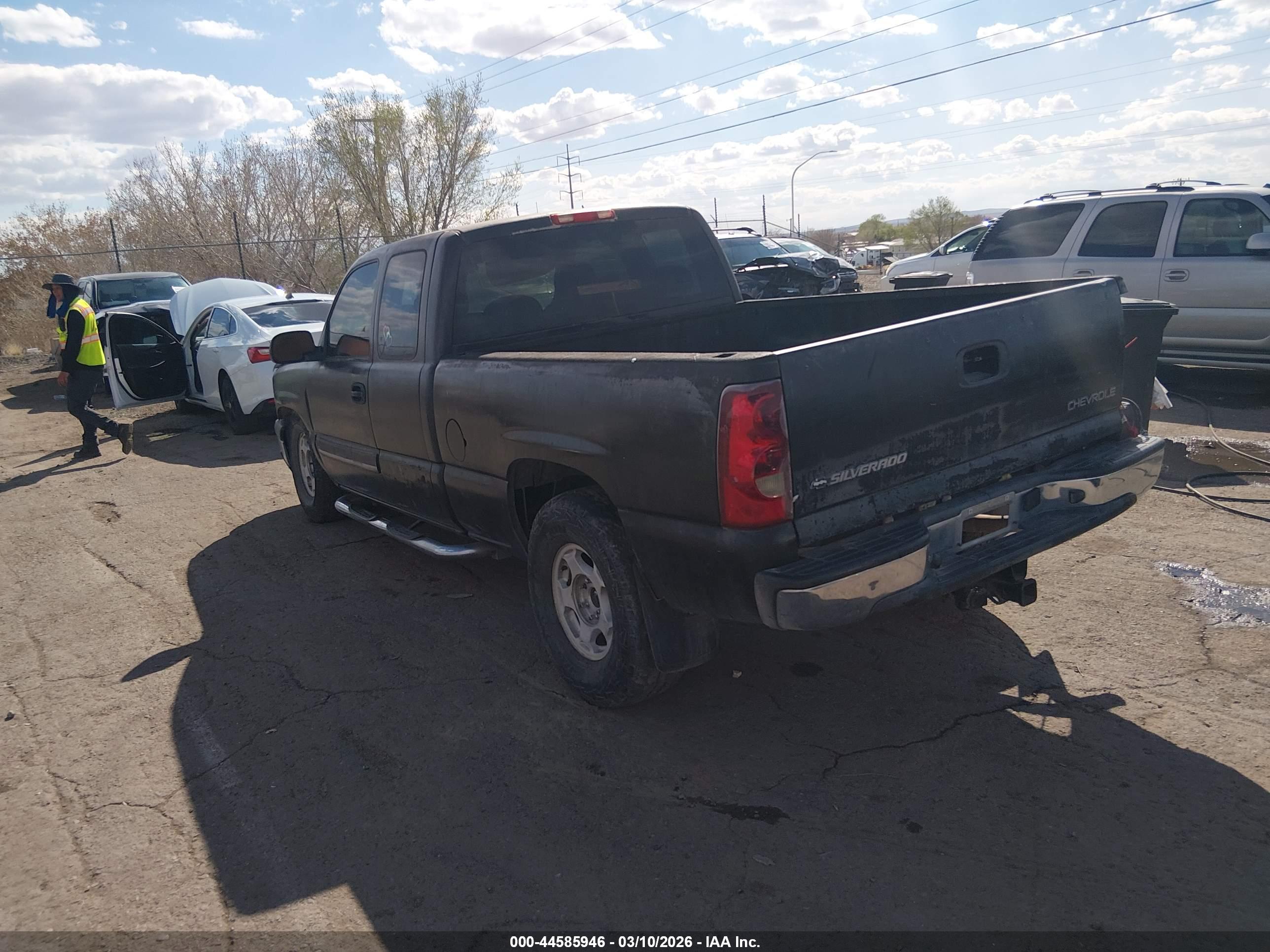 CHEVROLET SILVERADO image 3