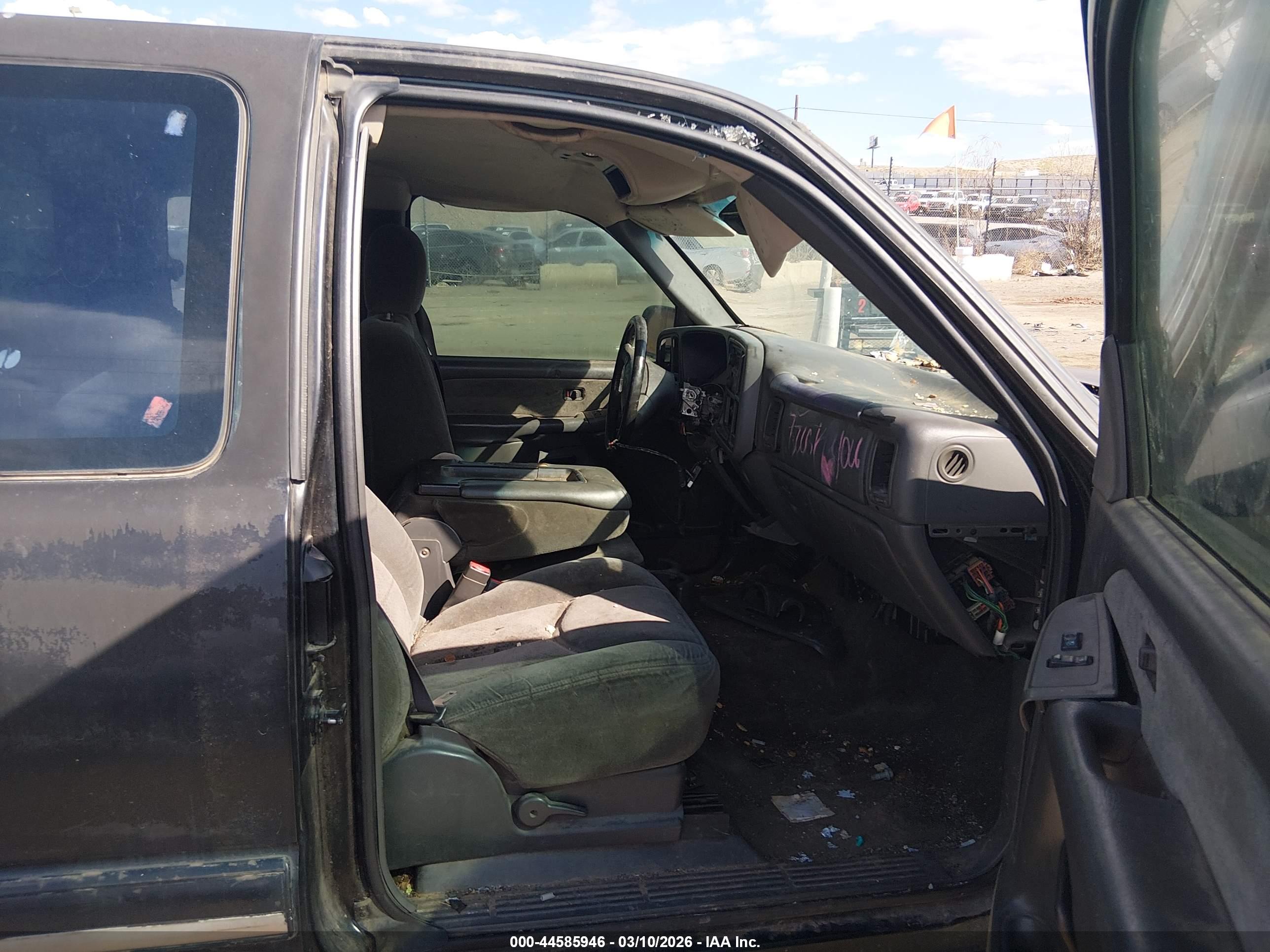 CHEVROLET SILVERADO image 5