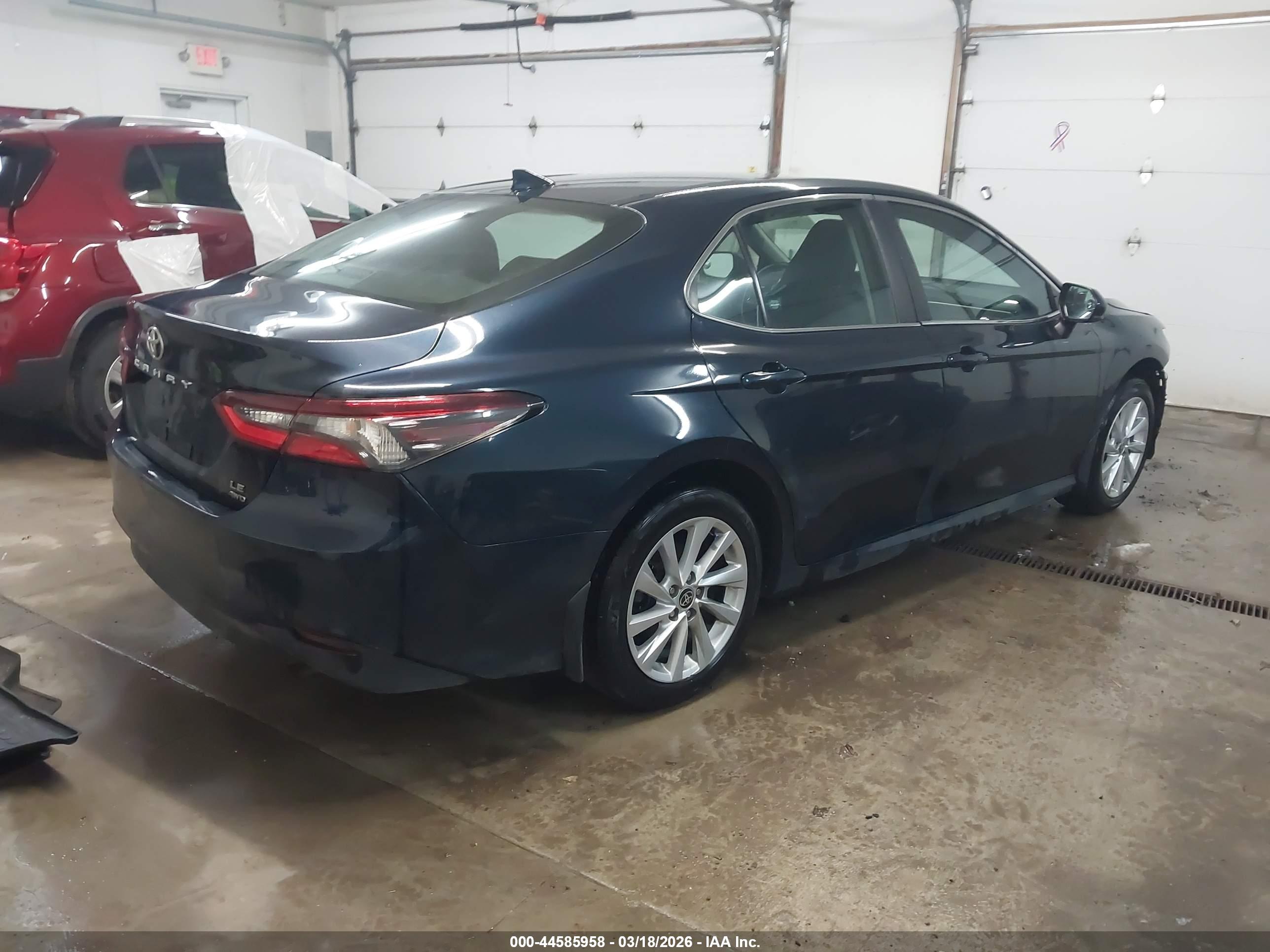 TOYOTA CAMRY image 4