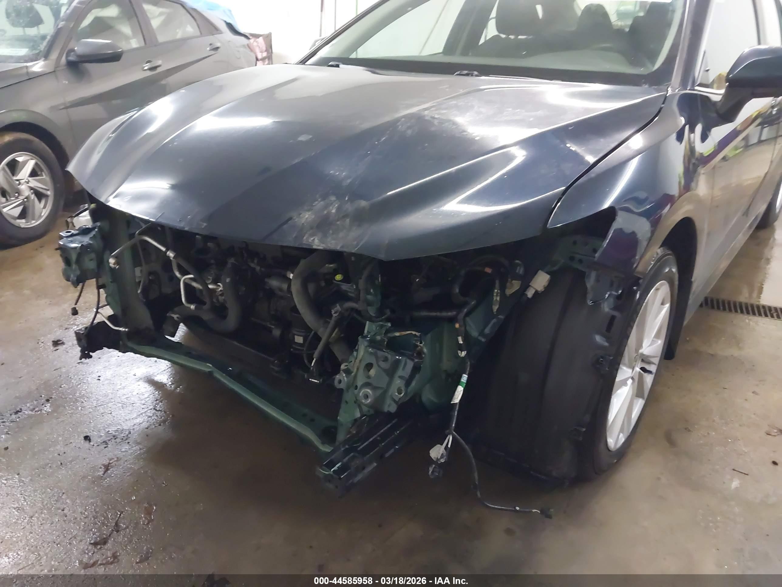 TOYOTA CAMRY image 6