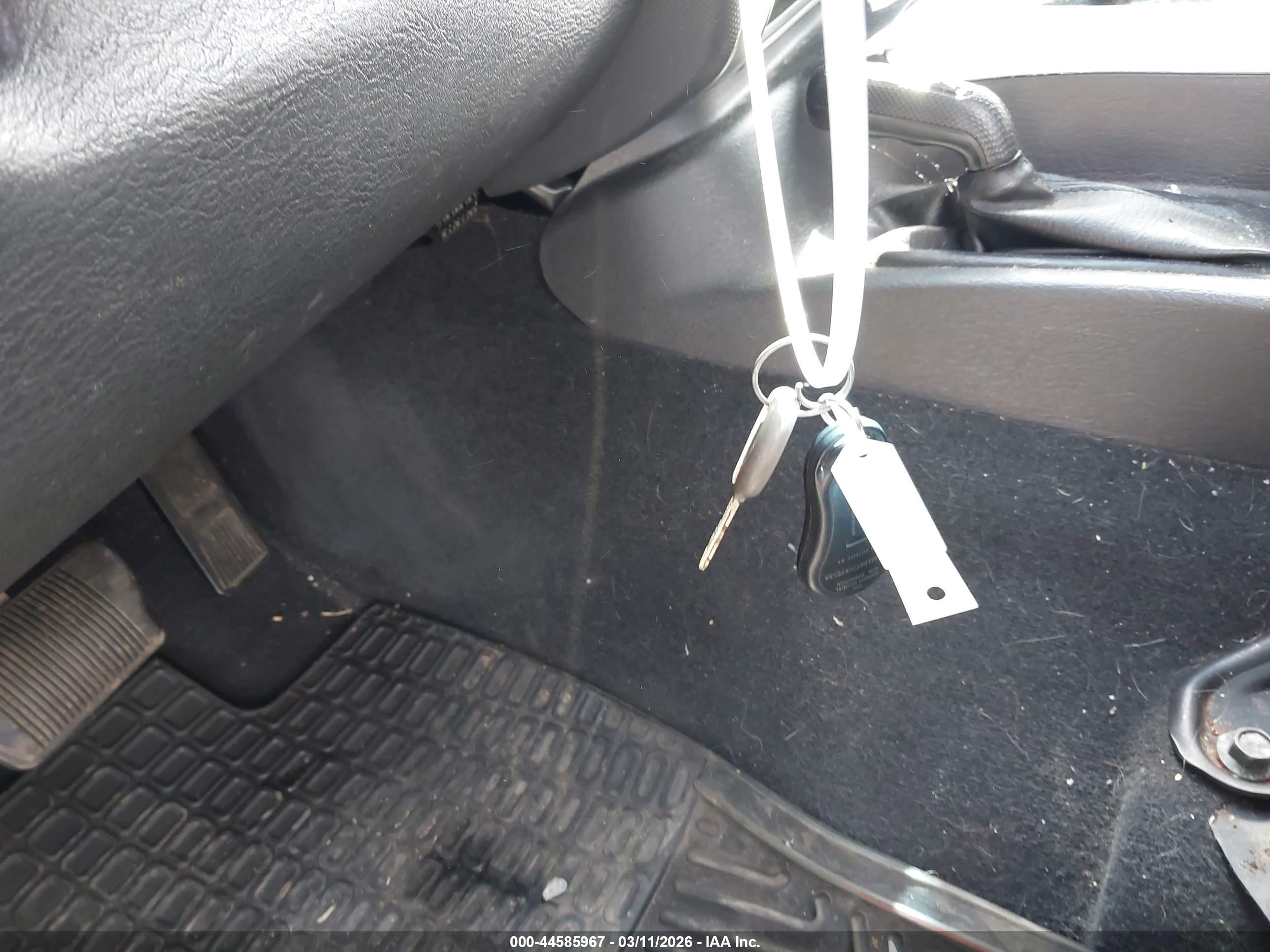 JEEP LIBERTY image 11