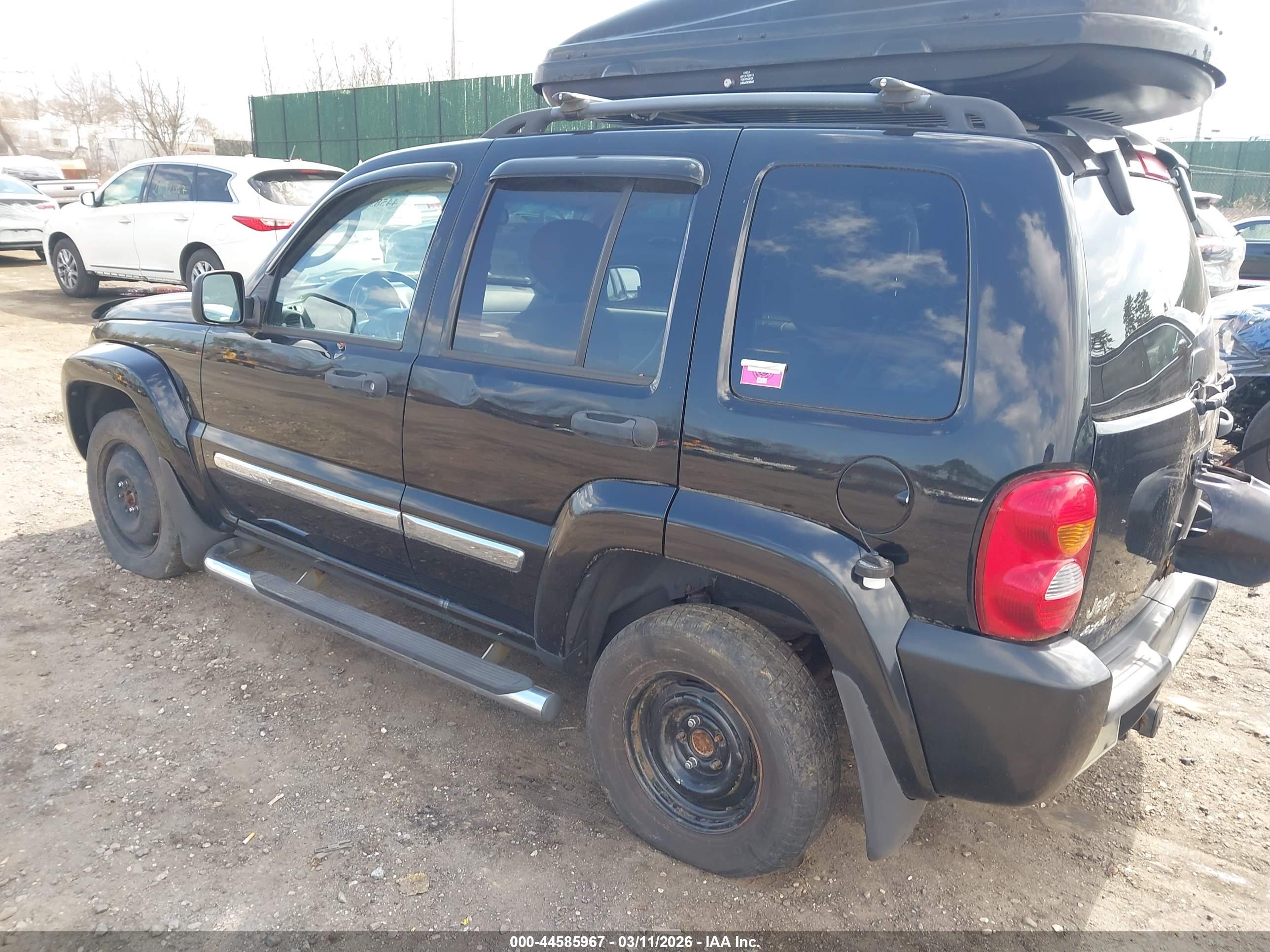 JEEP LIBERTY image 3