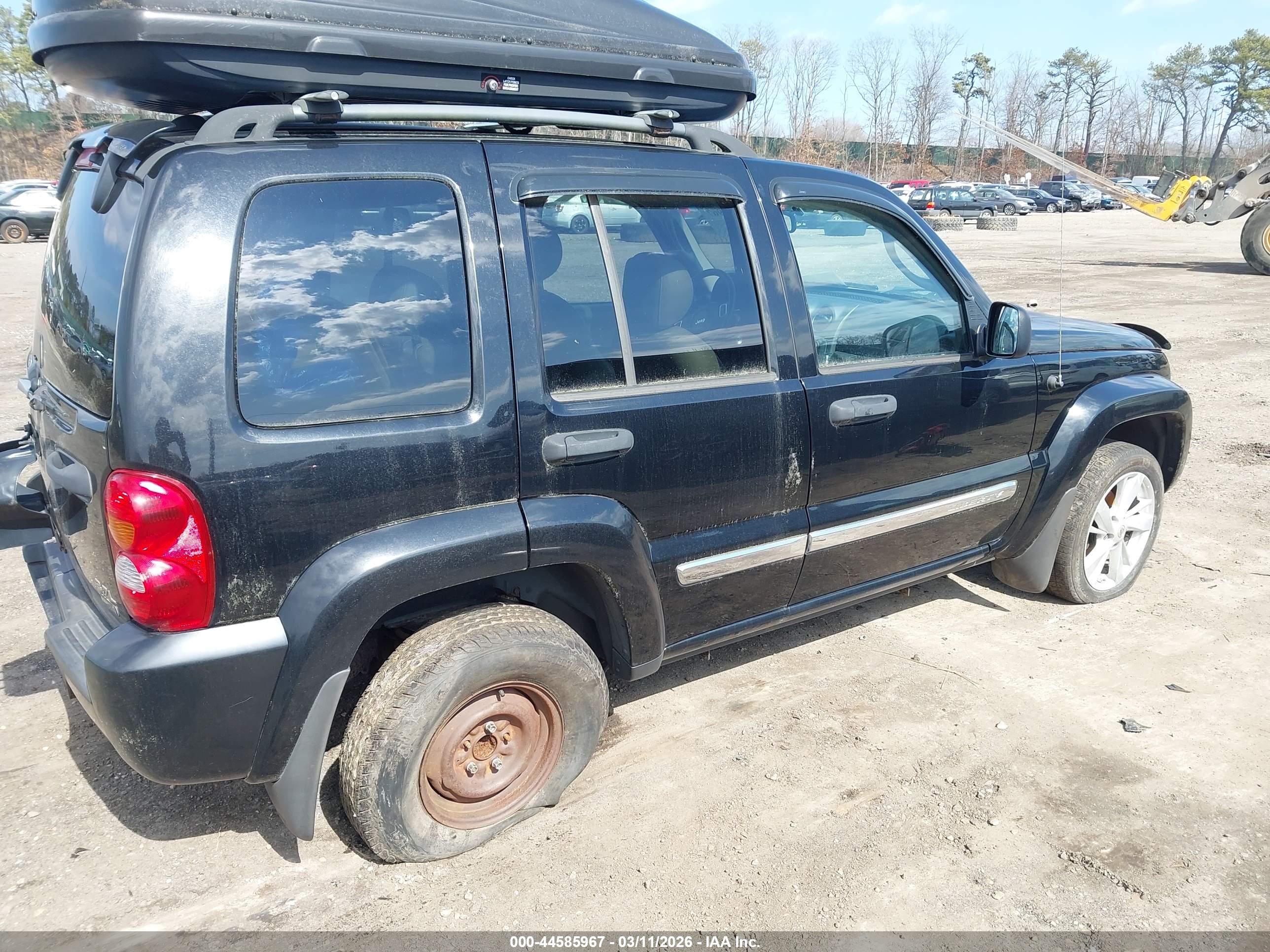 JEEP LIBERTY image 4