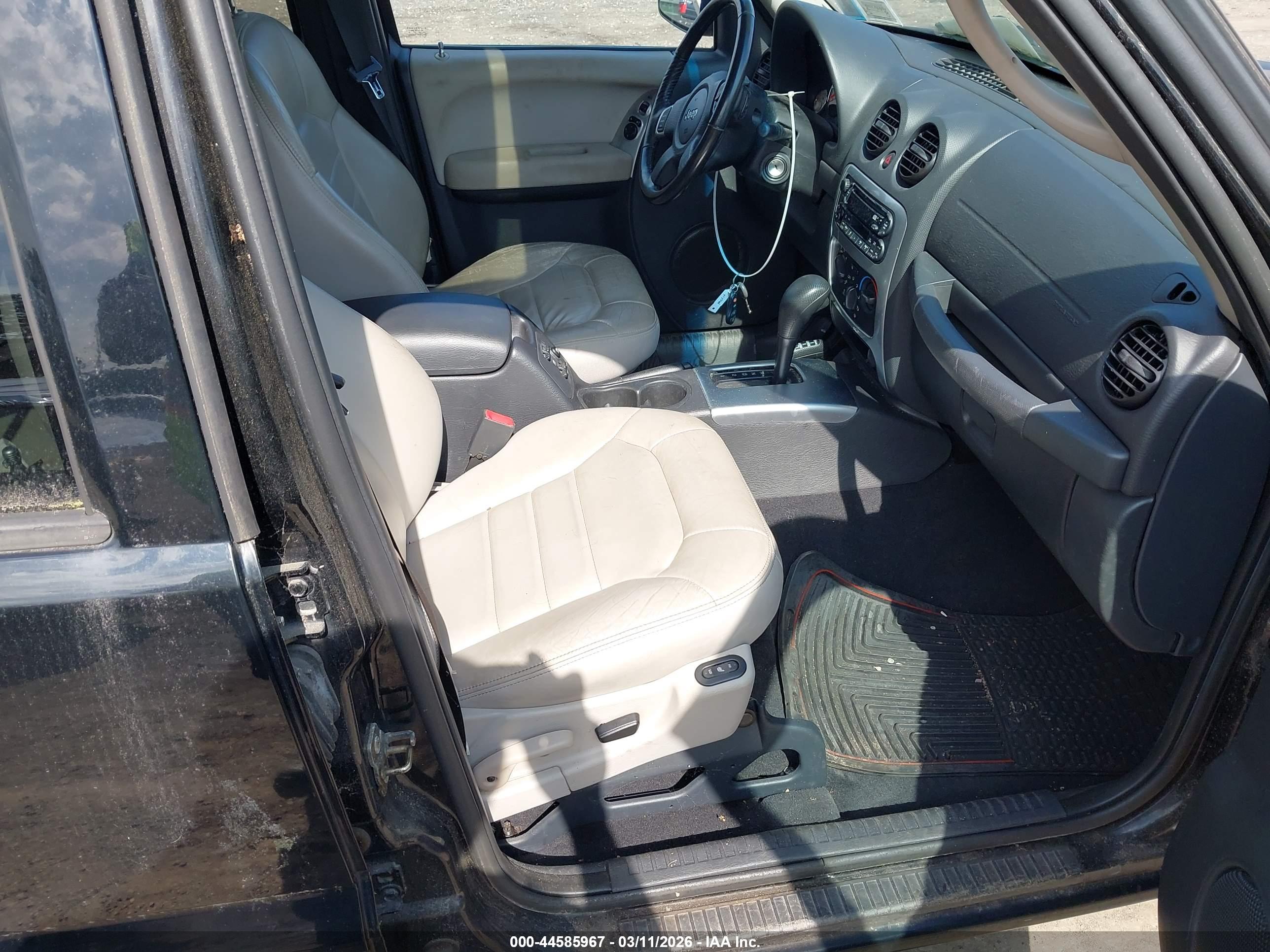 JEEP LIBERTY image 5