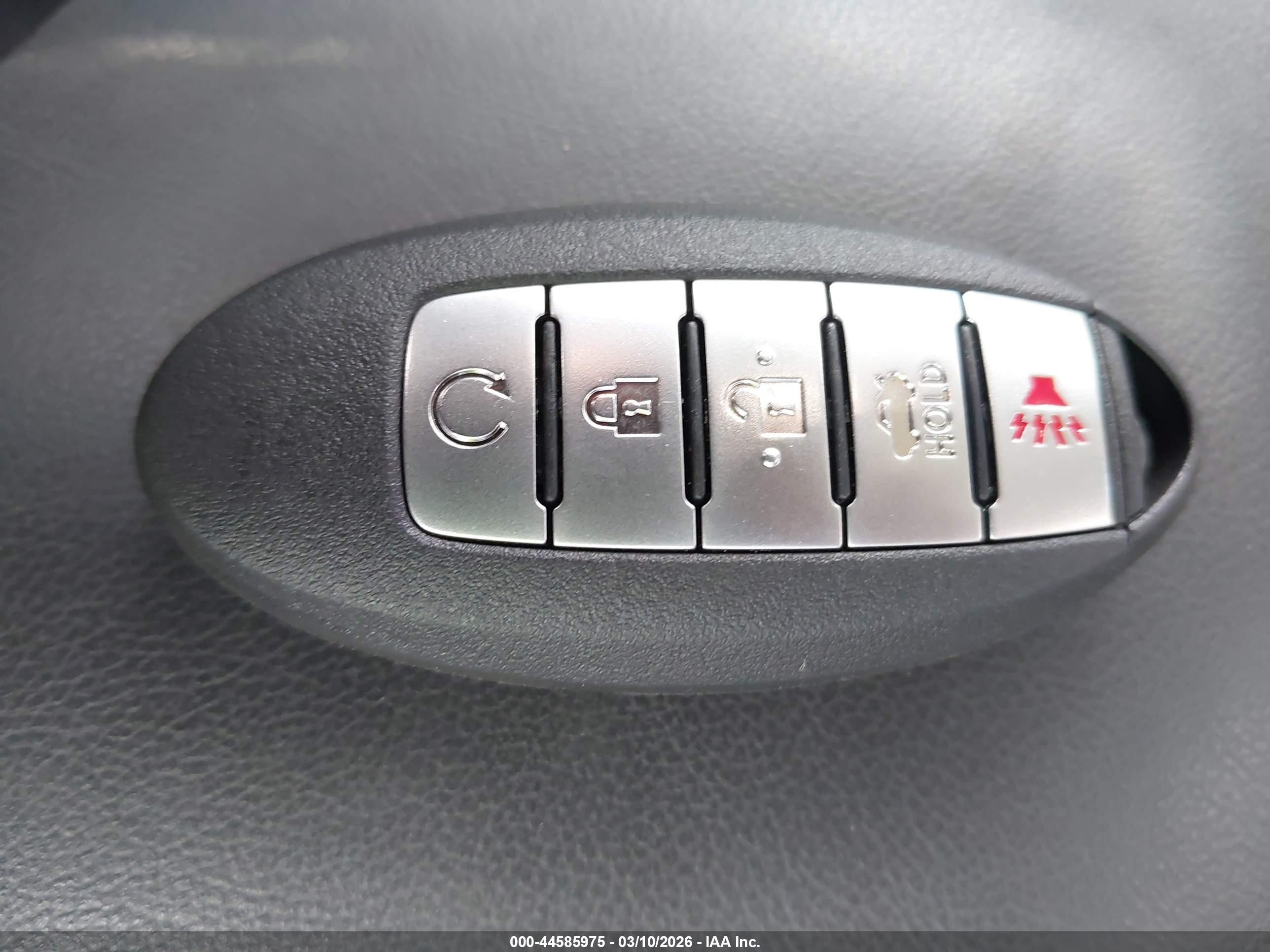 NISSAN MAXIMA image 11