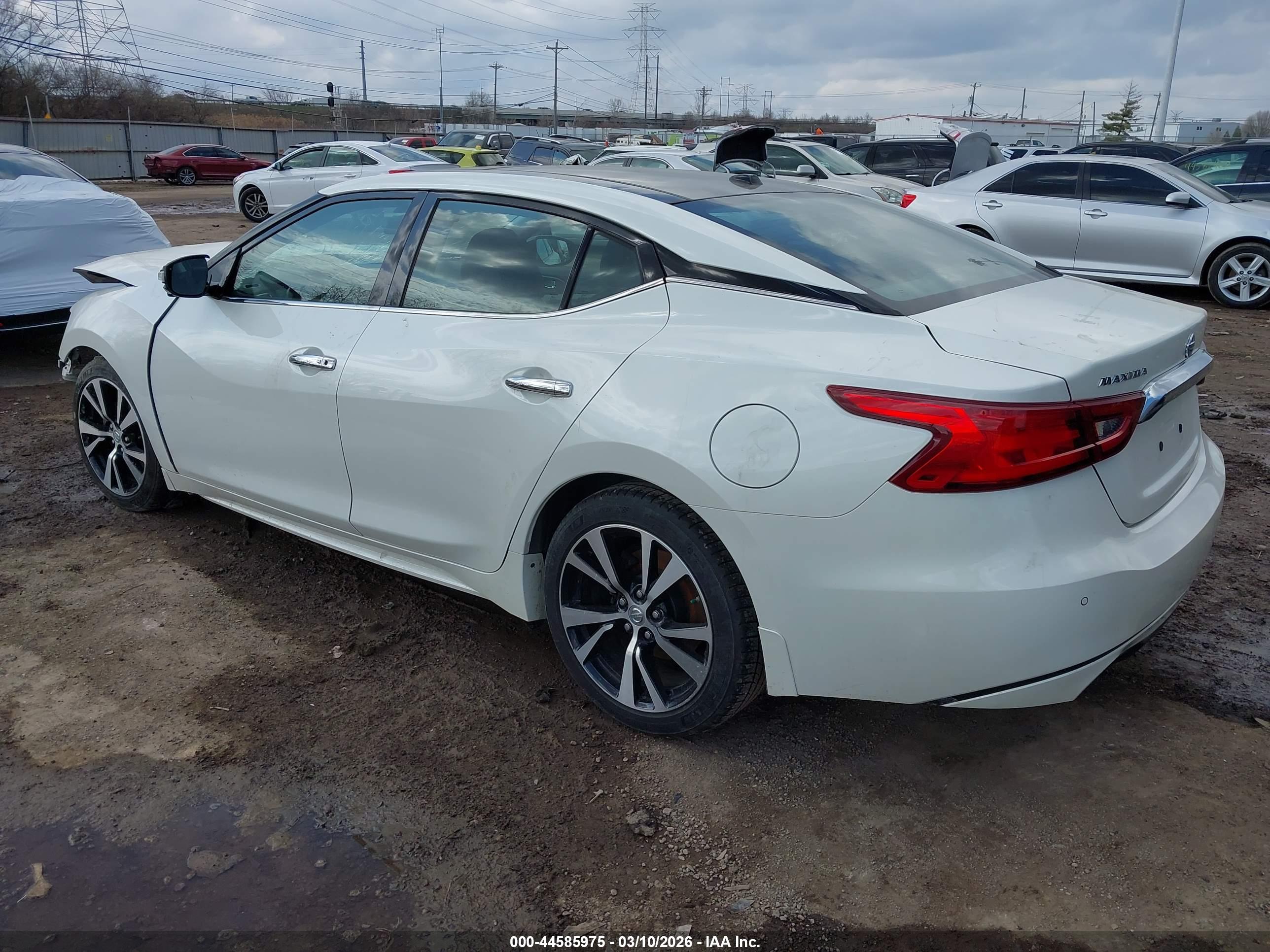 NISSAN MAXIMA image 3