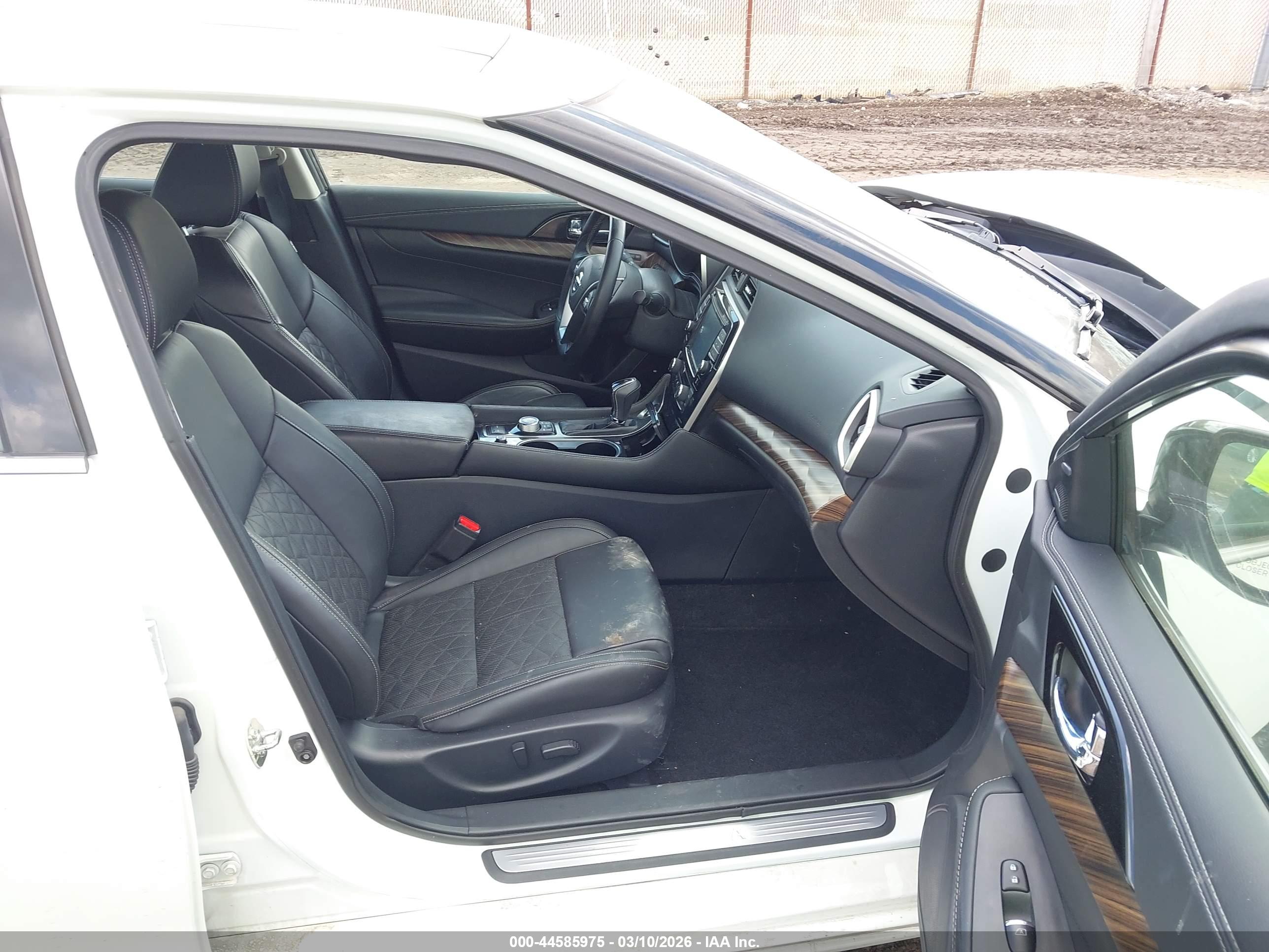 NISSAN MAXIMA image 5