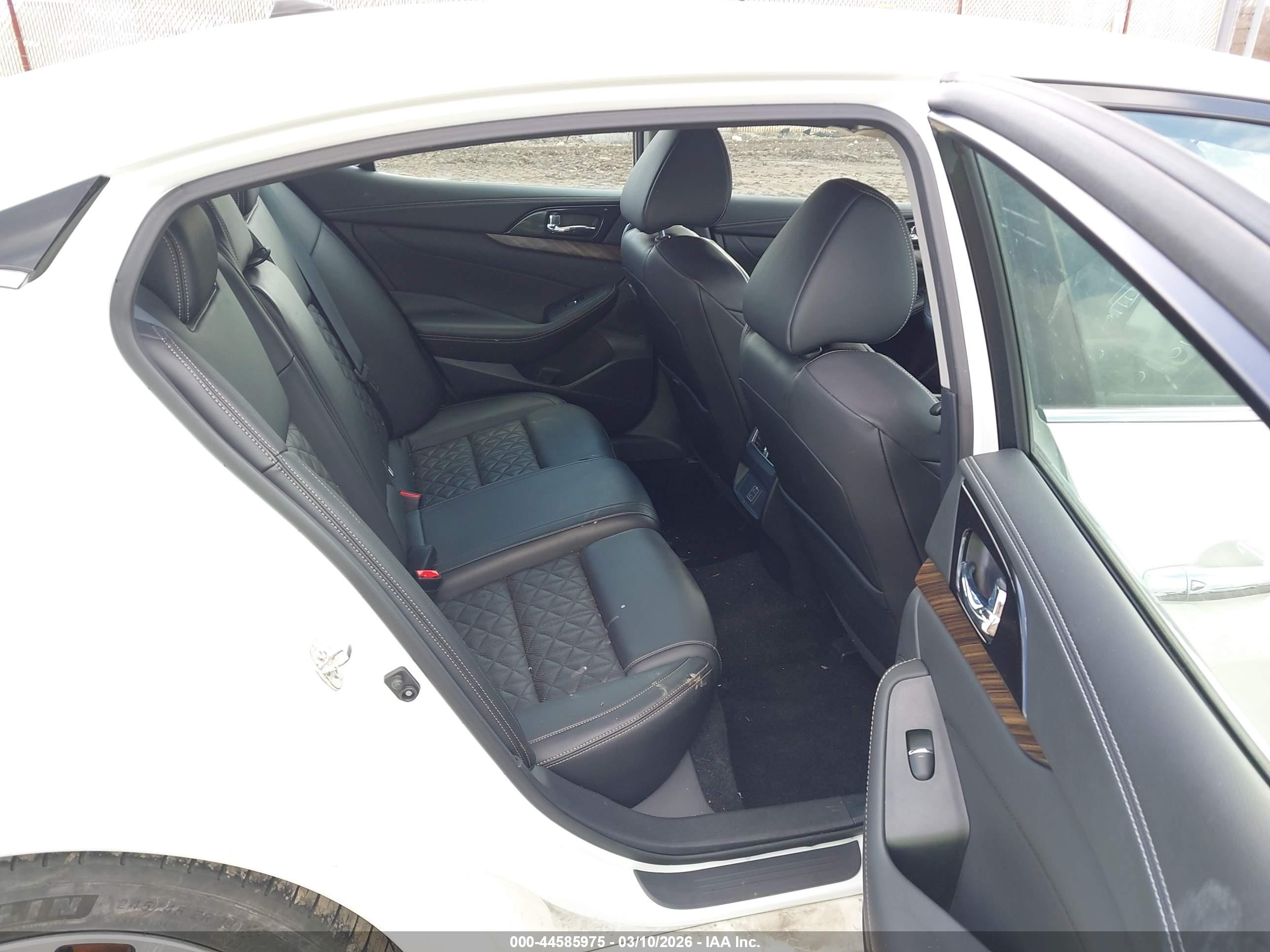 NISSAN MAXIMA image 8