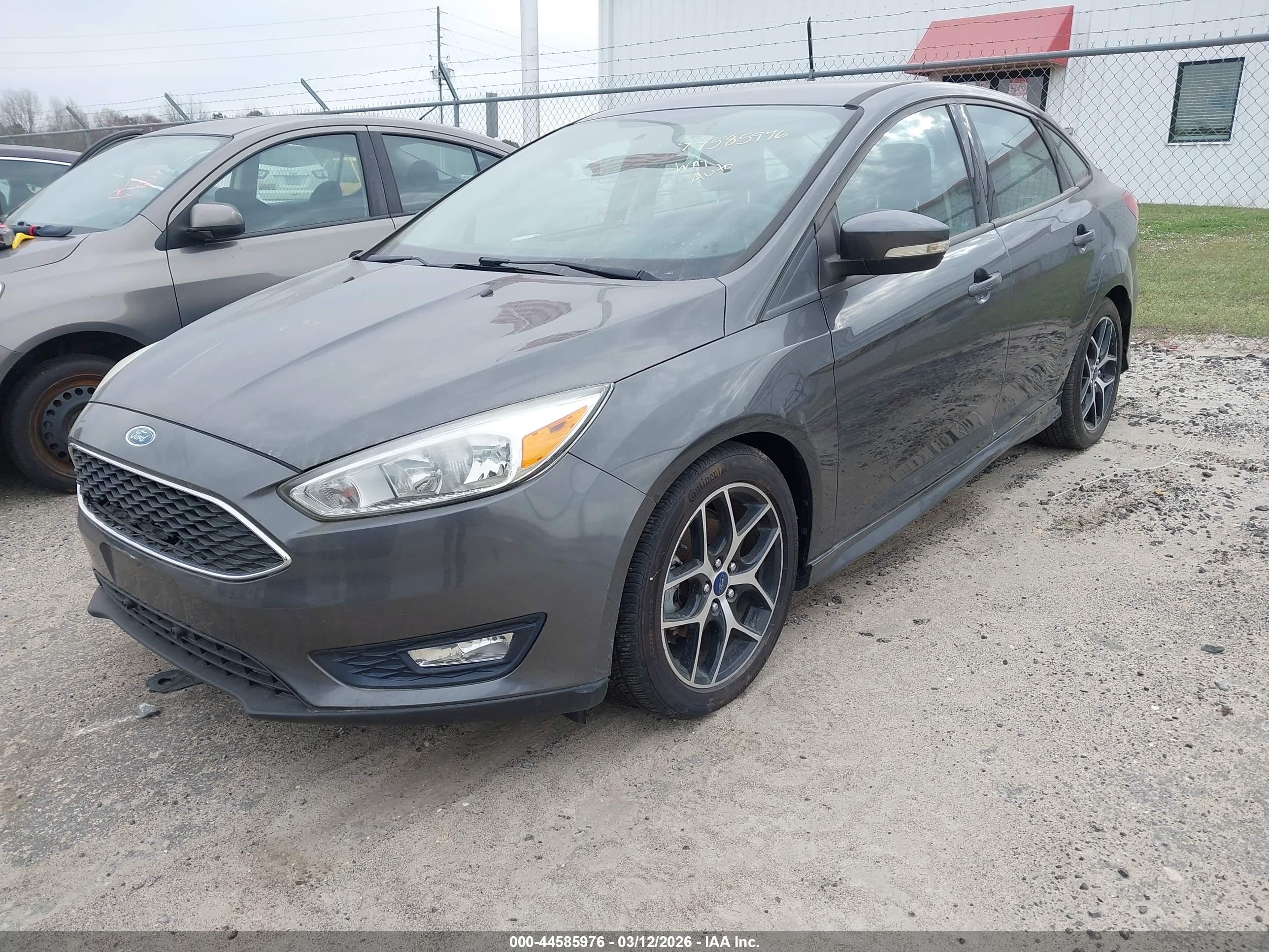 FORD FOCUS image 2
