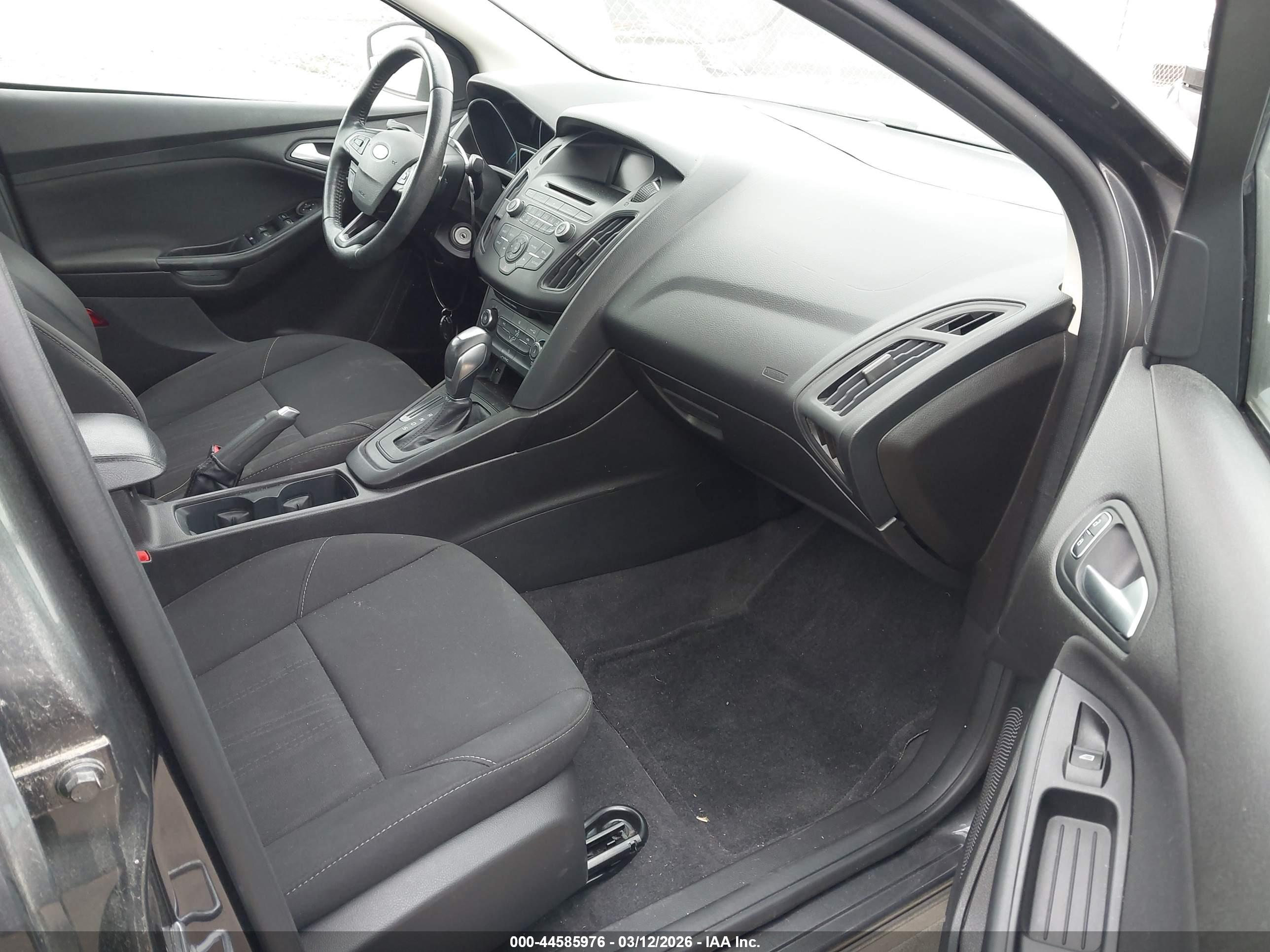 FORD FOCUS image 5