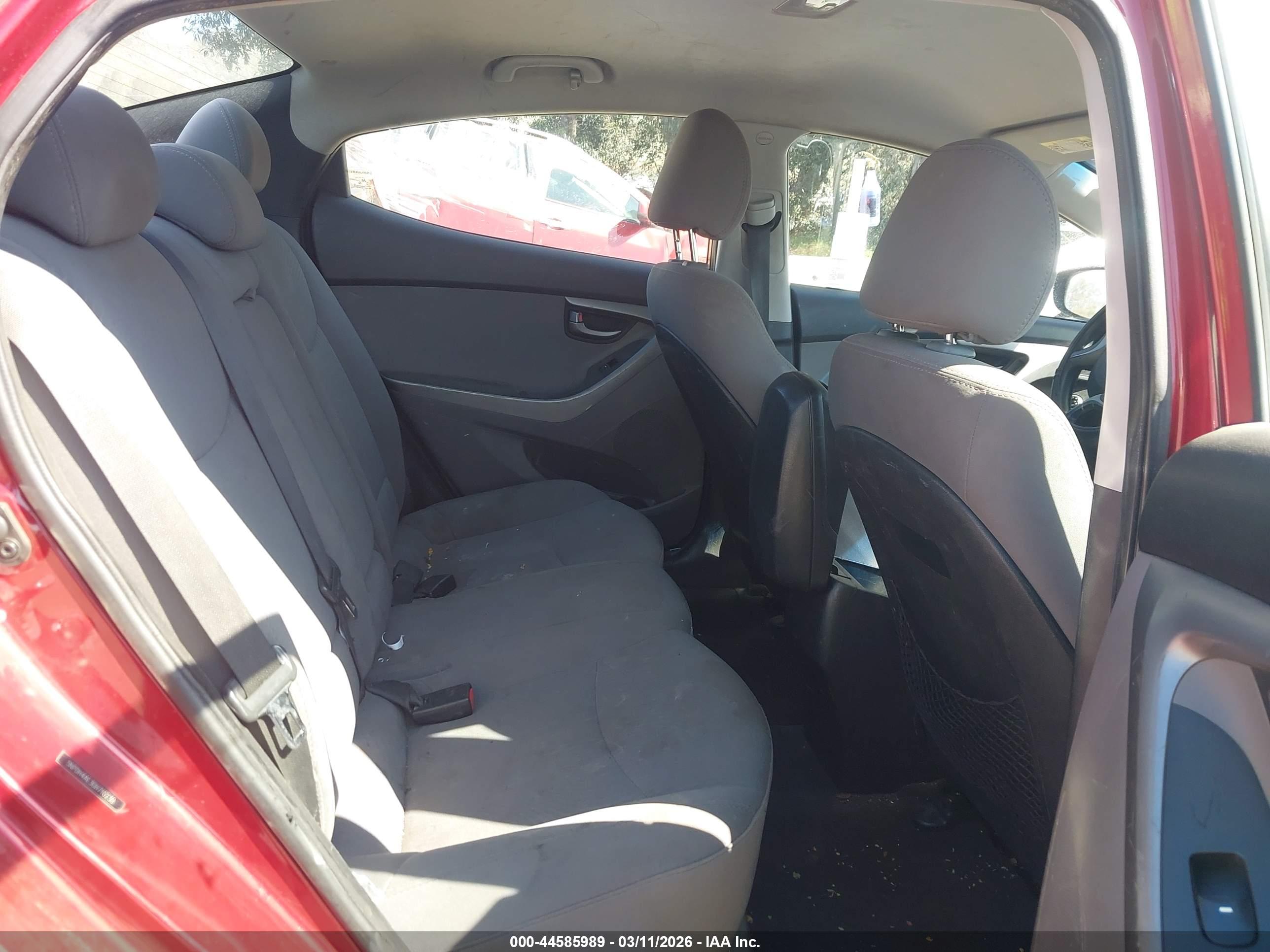 HYUNDAI ELANTRA image 8
