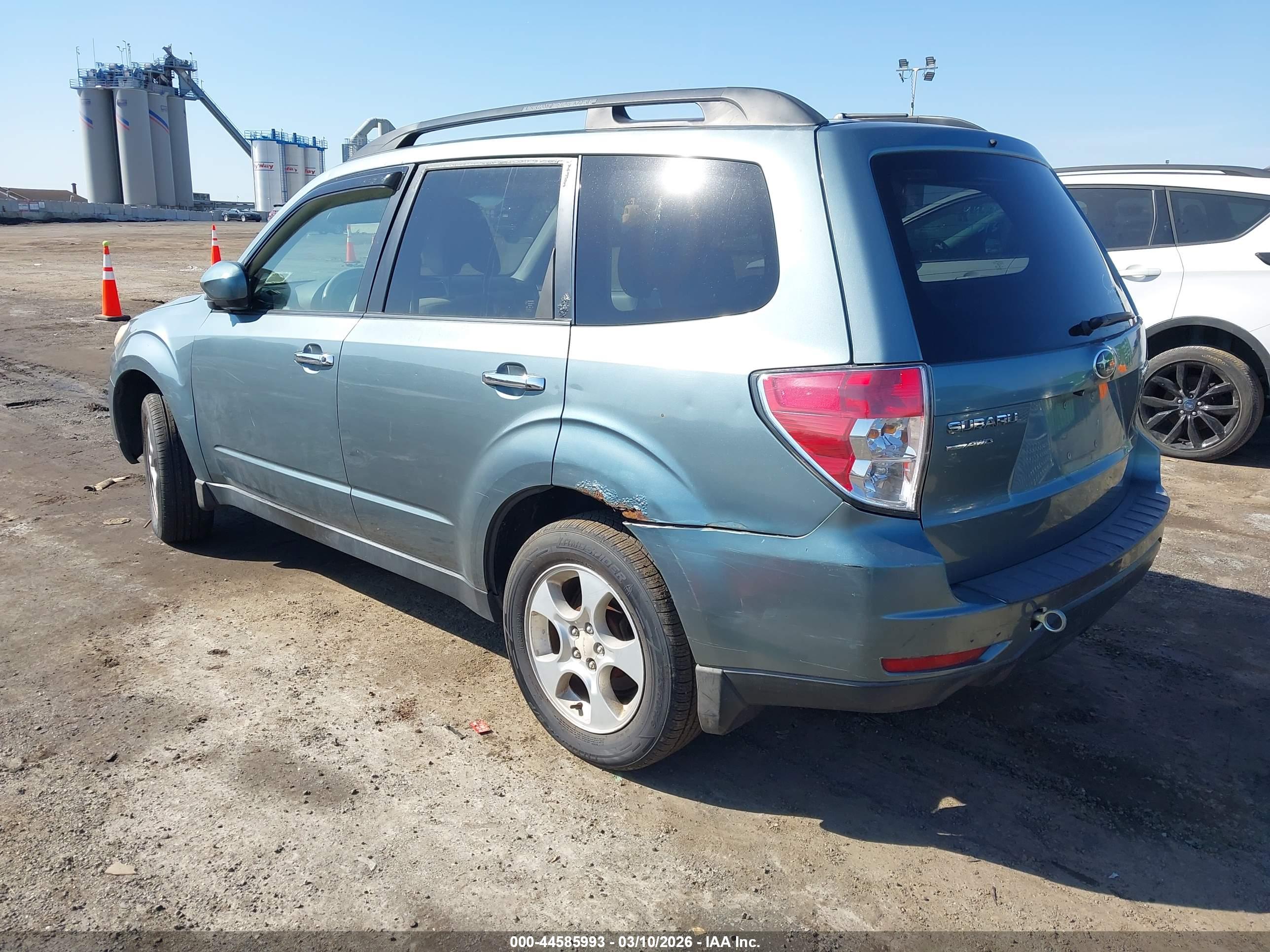 SUBARU FORESTER image 3