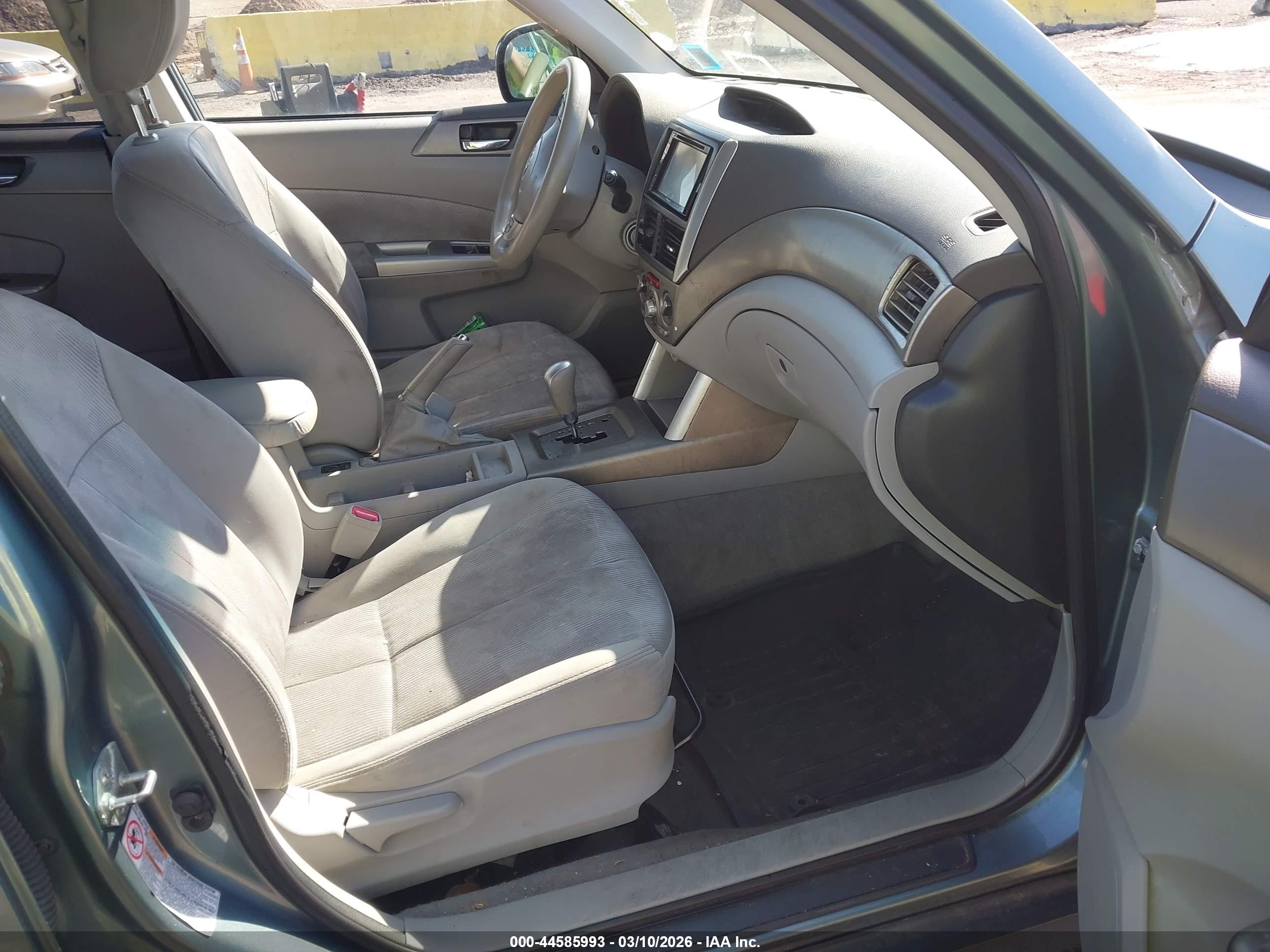 SUBARU FORESTER image 5