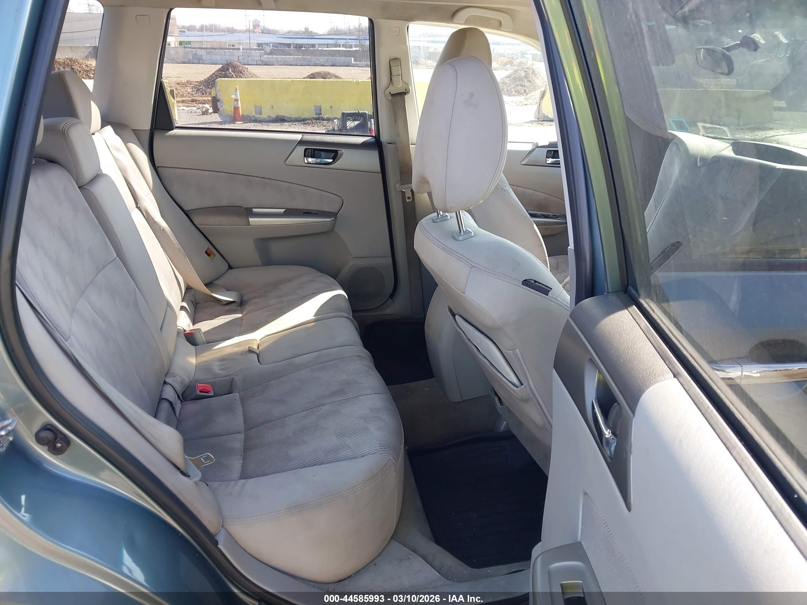 SUBARU FORESTER image 8