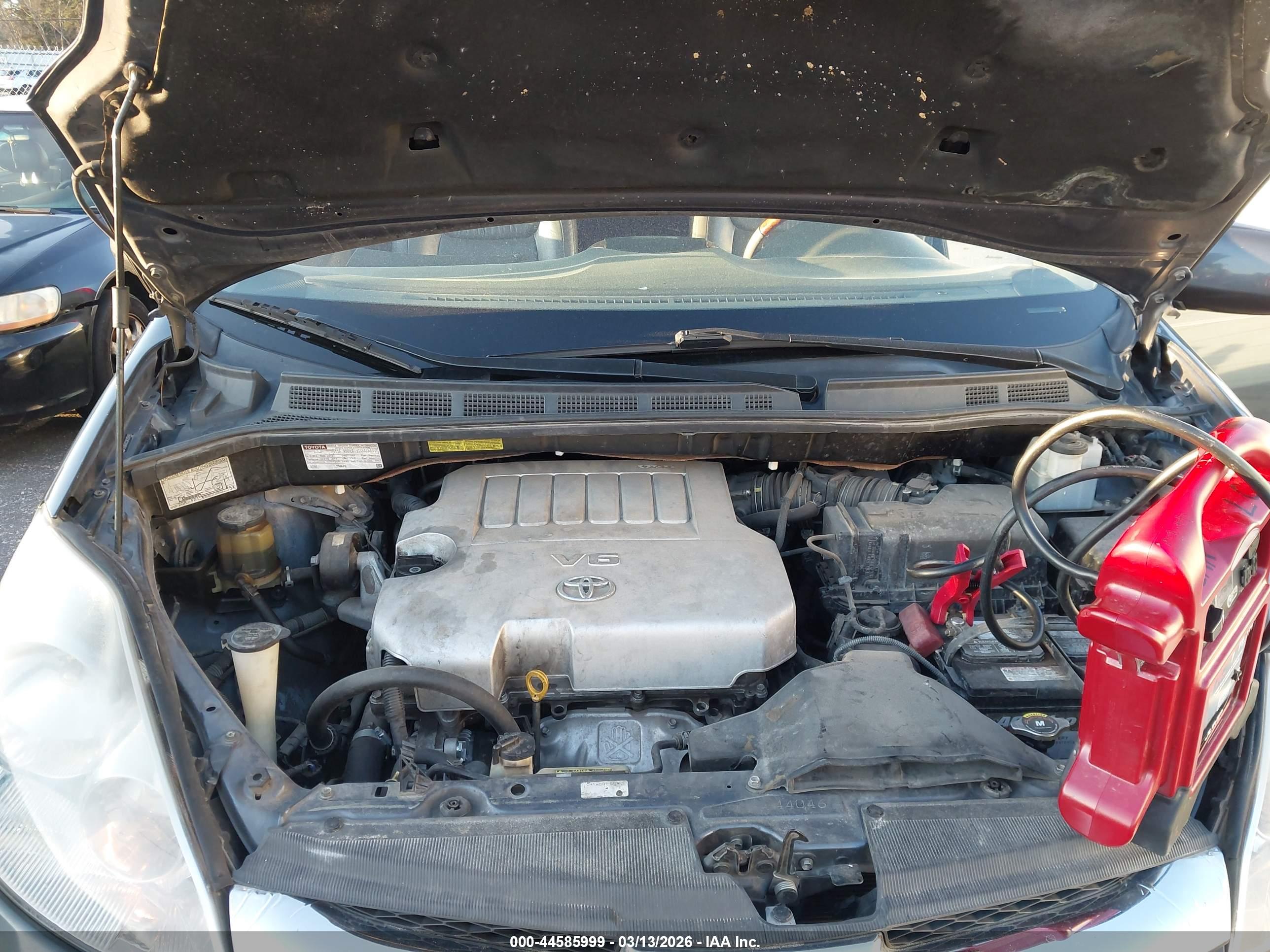 TOYOTA SIENNA image 10
