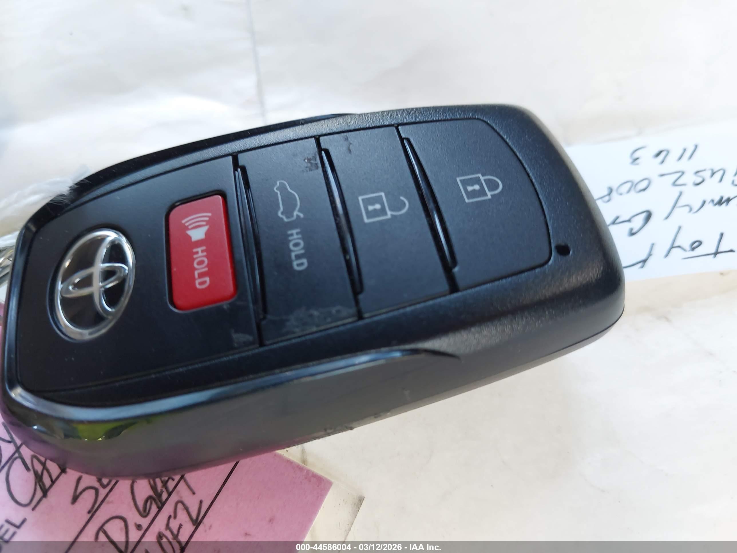 TOYOTA CAMRY image 11