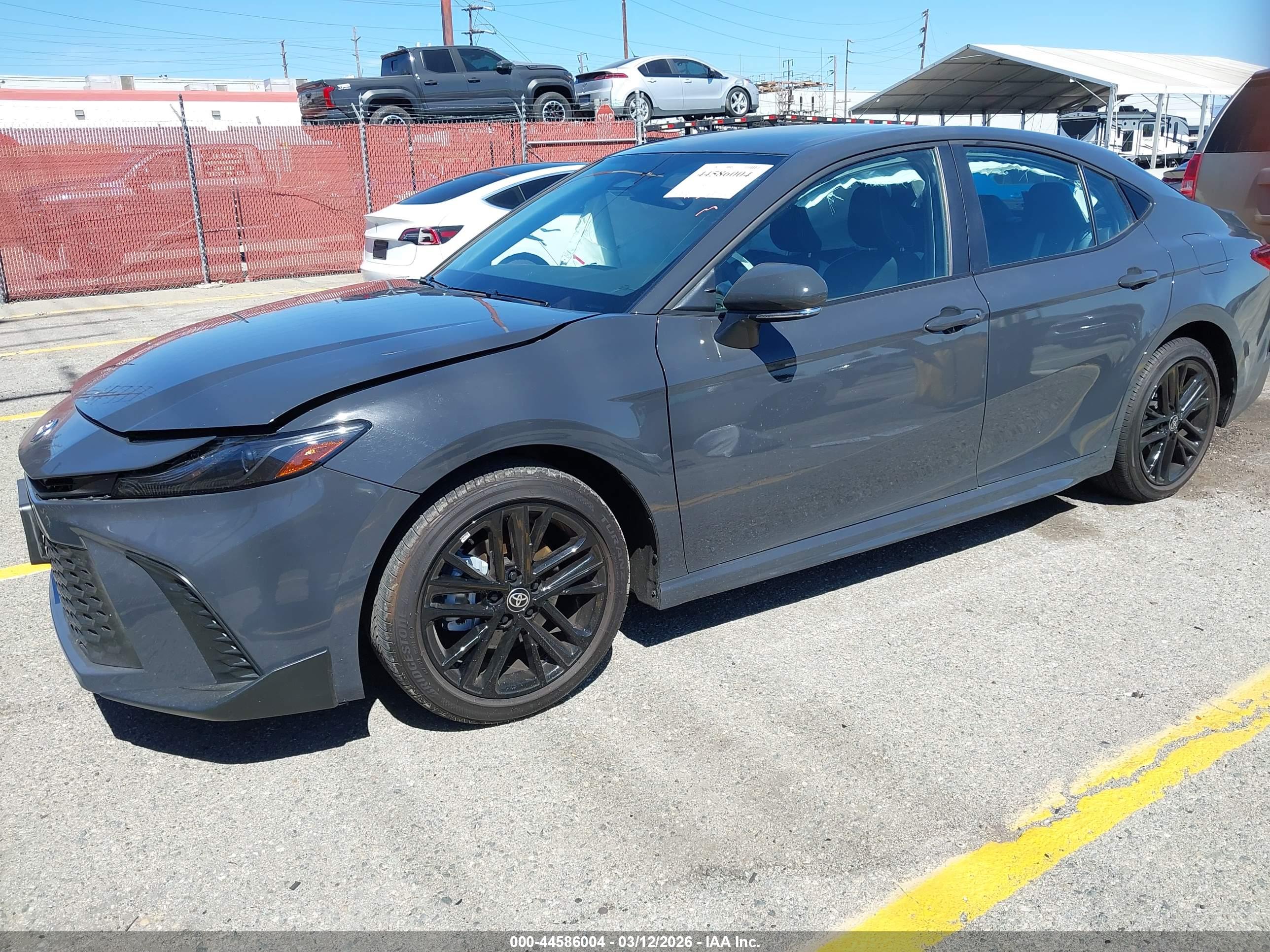 TOYOTA CAMRY image 2
