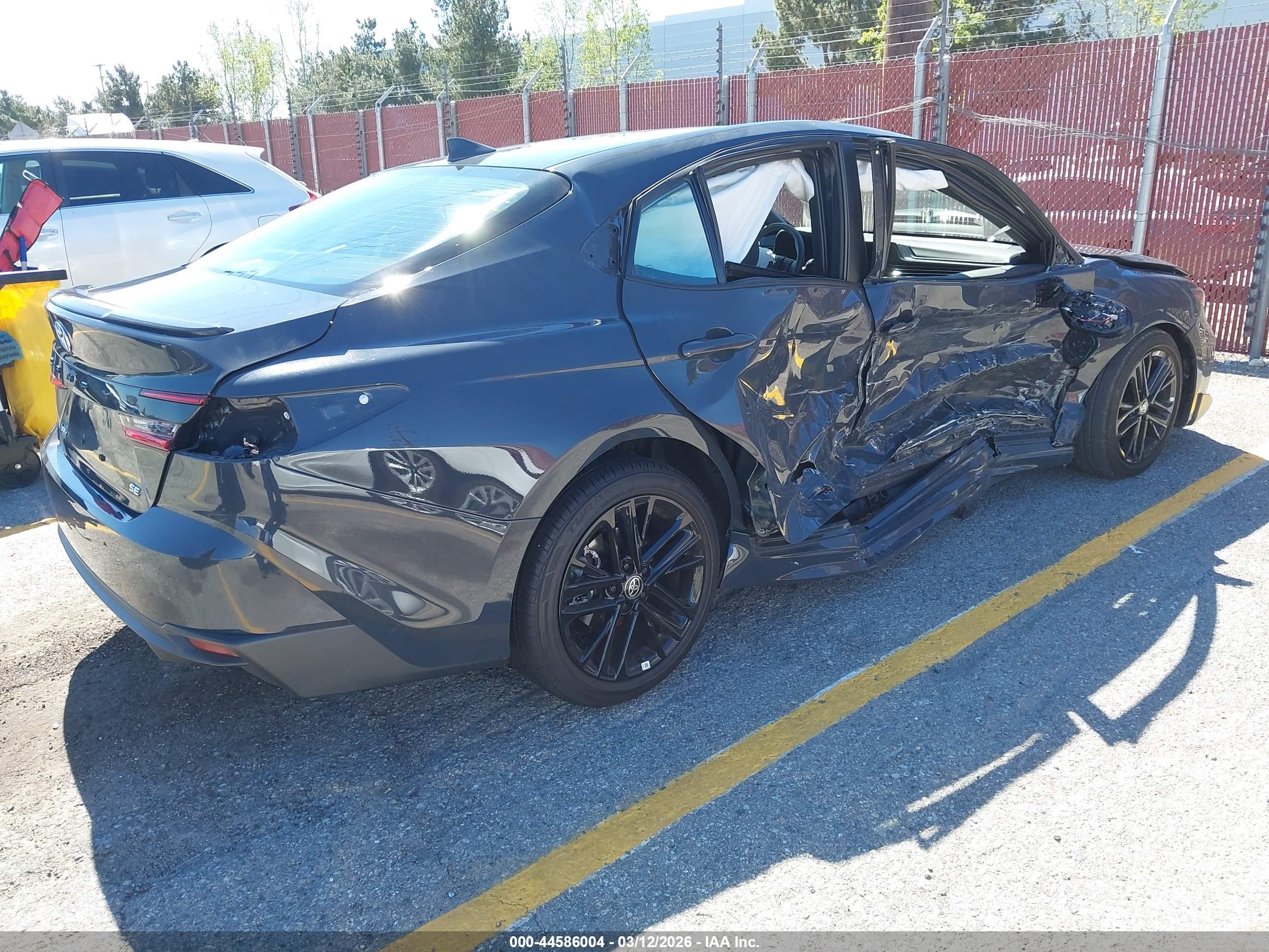 TOYOTA CAMRY image 4